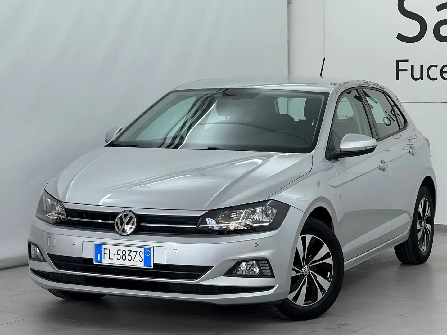 Volkswagen Polo Polo 5p 1.0 mpi Comfortline 75cv Gris - 2