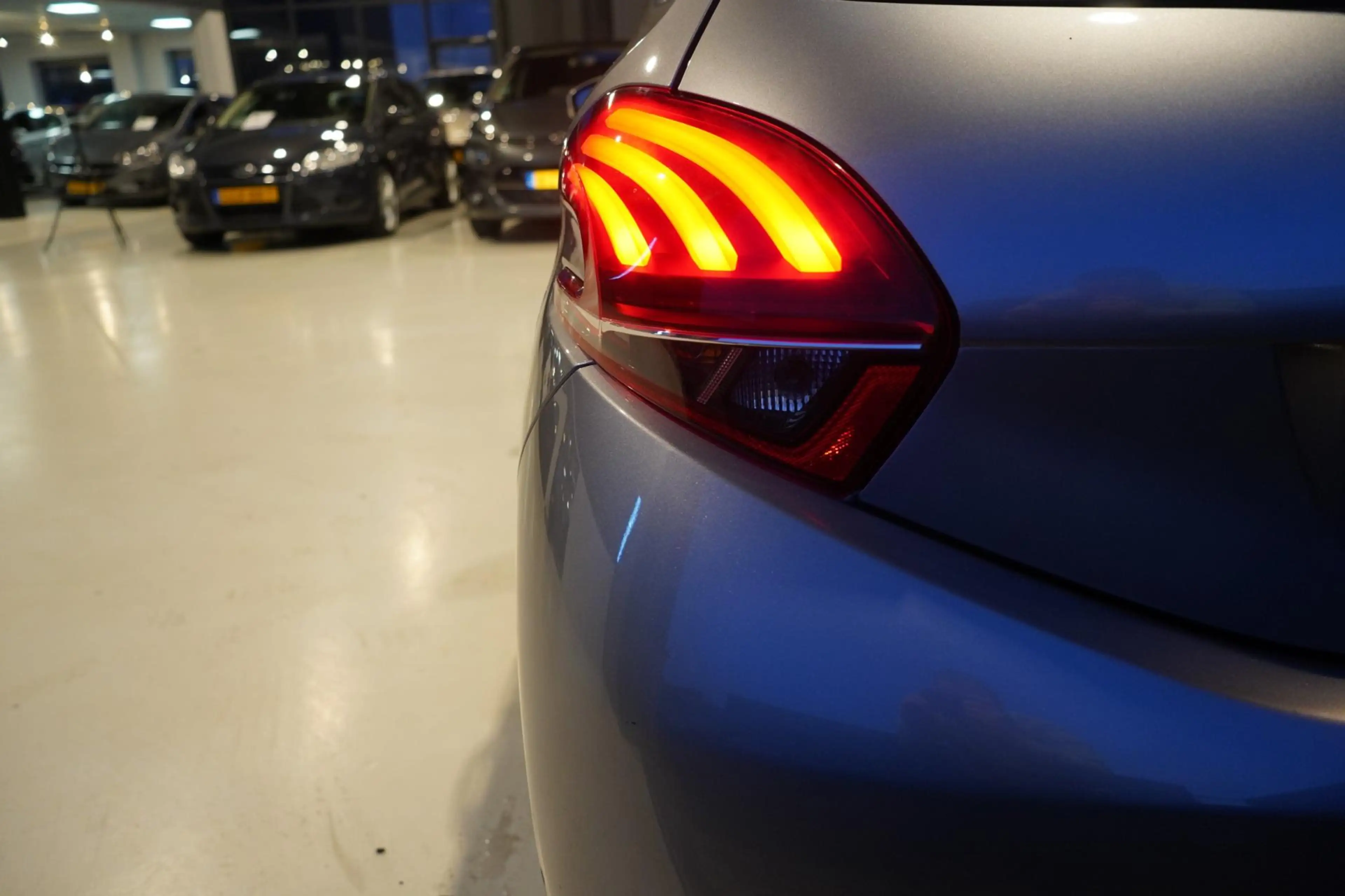 Peugeot 208 1.2 PureTech Like | CRUISE | AIRCO | BLEUTOOTH | E — photo 18