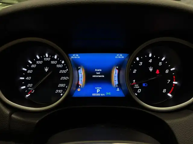 Maserati Ghibli view 10