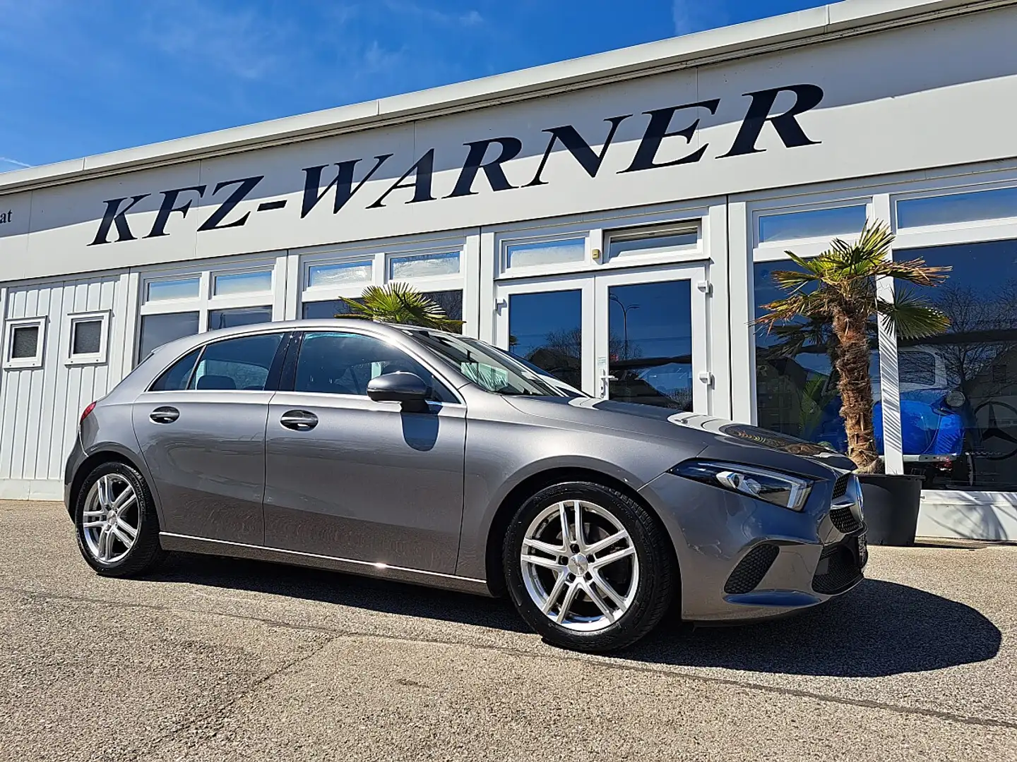 Mercedes-Benz A 180 d Aut. Grau - 1