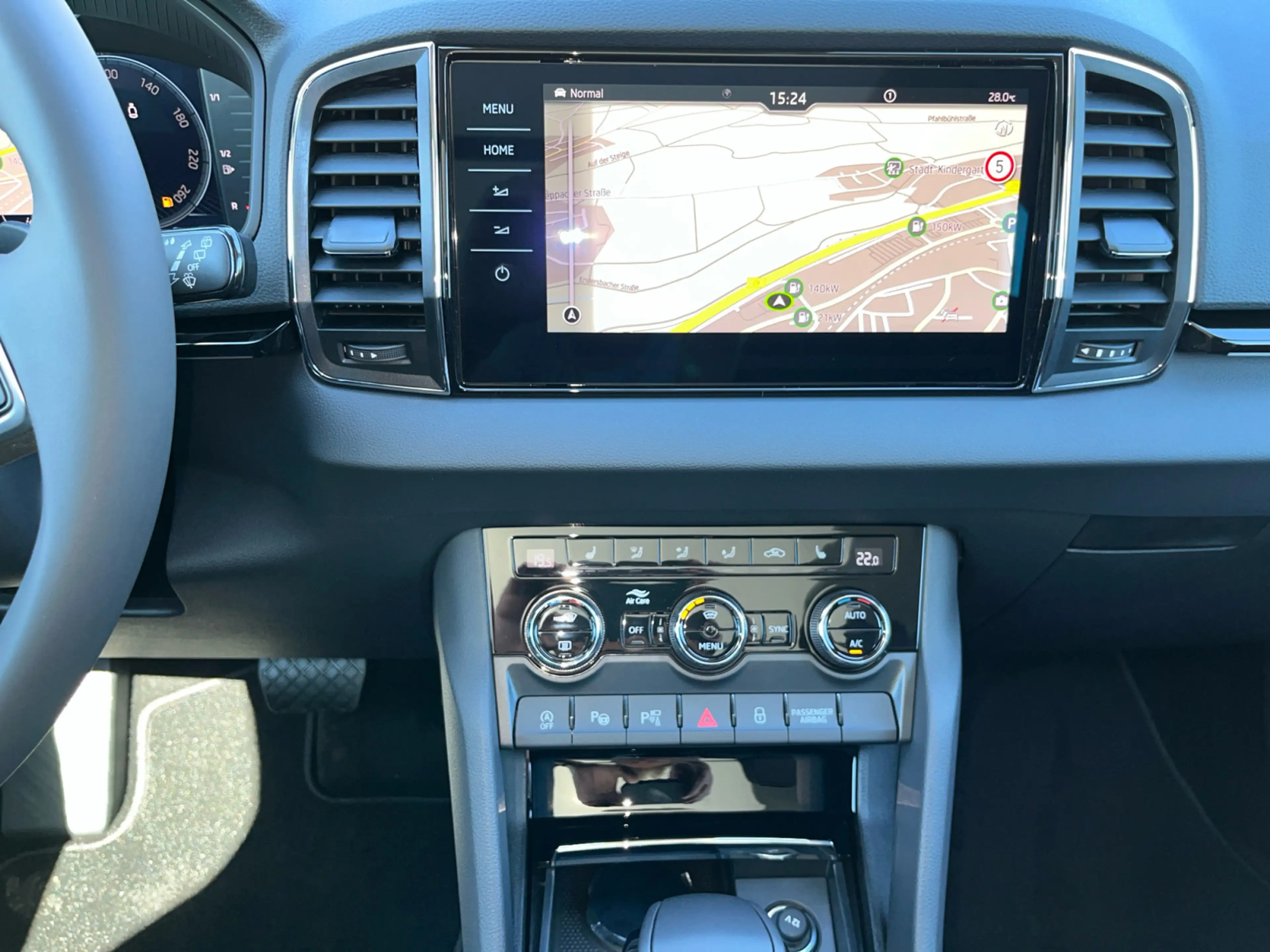Skoda Karoq Balance 1,5 TSI DSG Navi LED Klimaaut AHK — photo 7