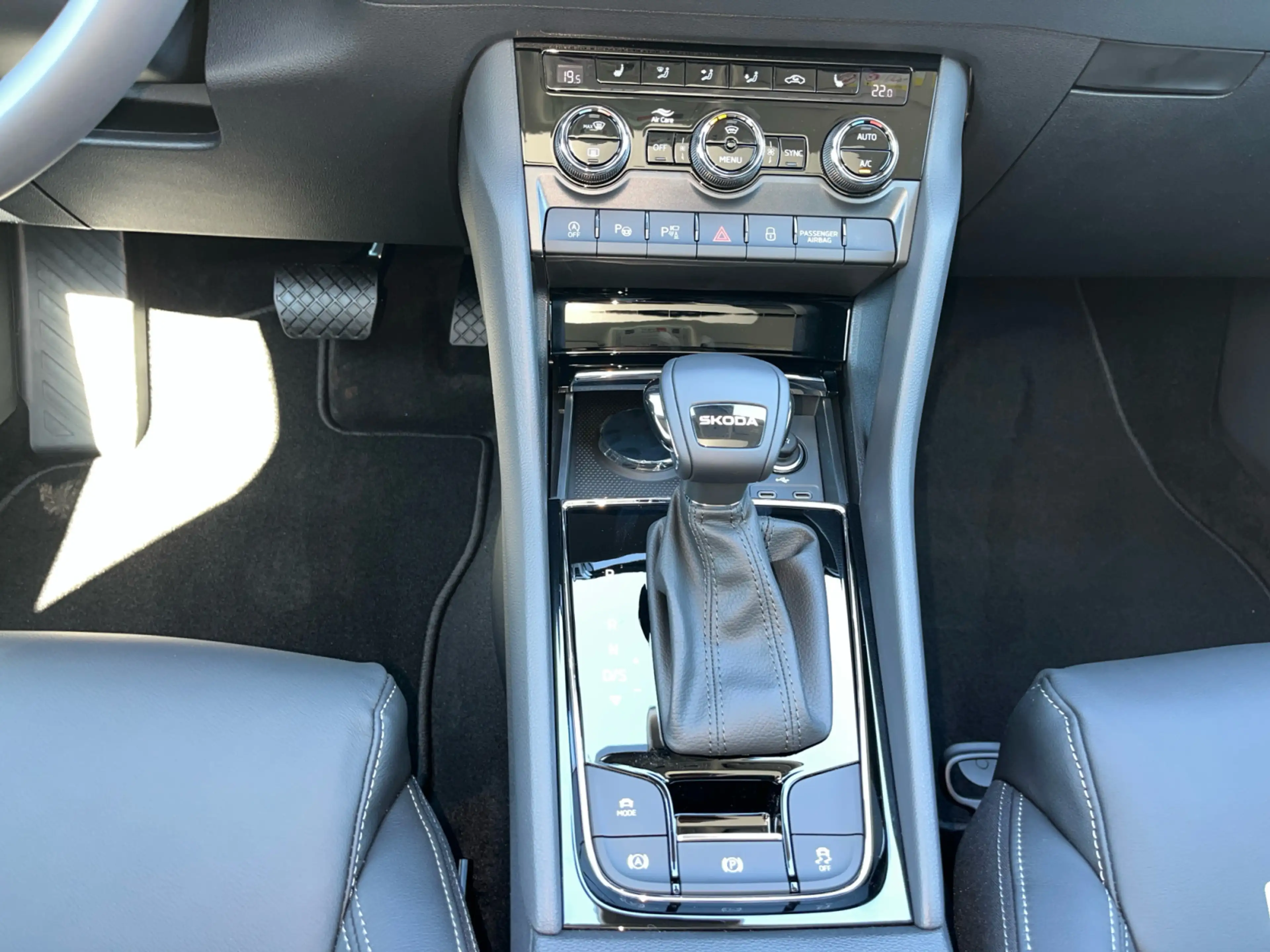 Skoda Karoq Balance 1,5 TSI DSG Navi LED Klimaaut AHK — photo 8
