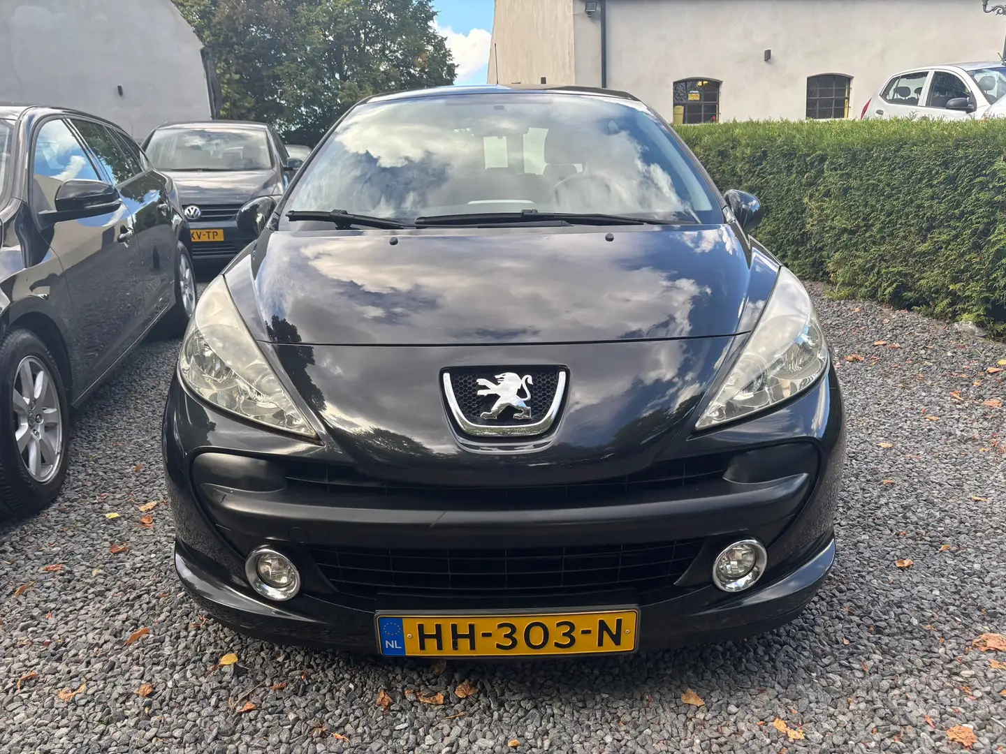 Peugeot 207 1.4 Sublime 5 DEURS KM 149000 MET NAP Zwart - 2
