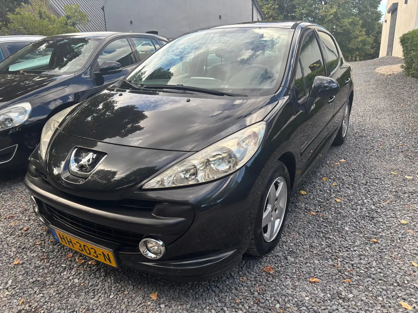 Peugeot 207 1.4 Sublime 5 DEURS KM 149000 MET NAP Zwart - 1