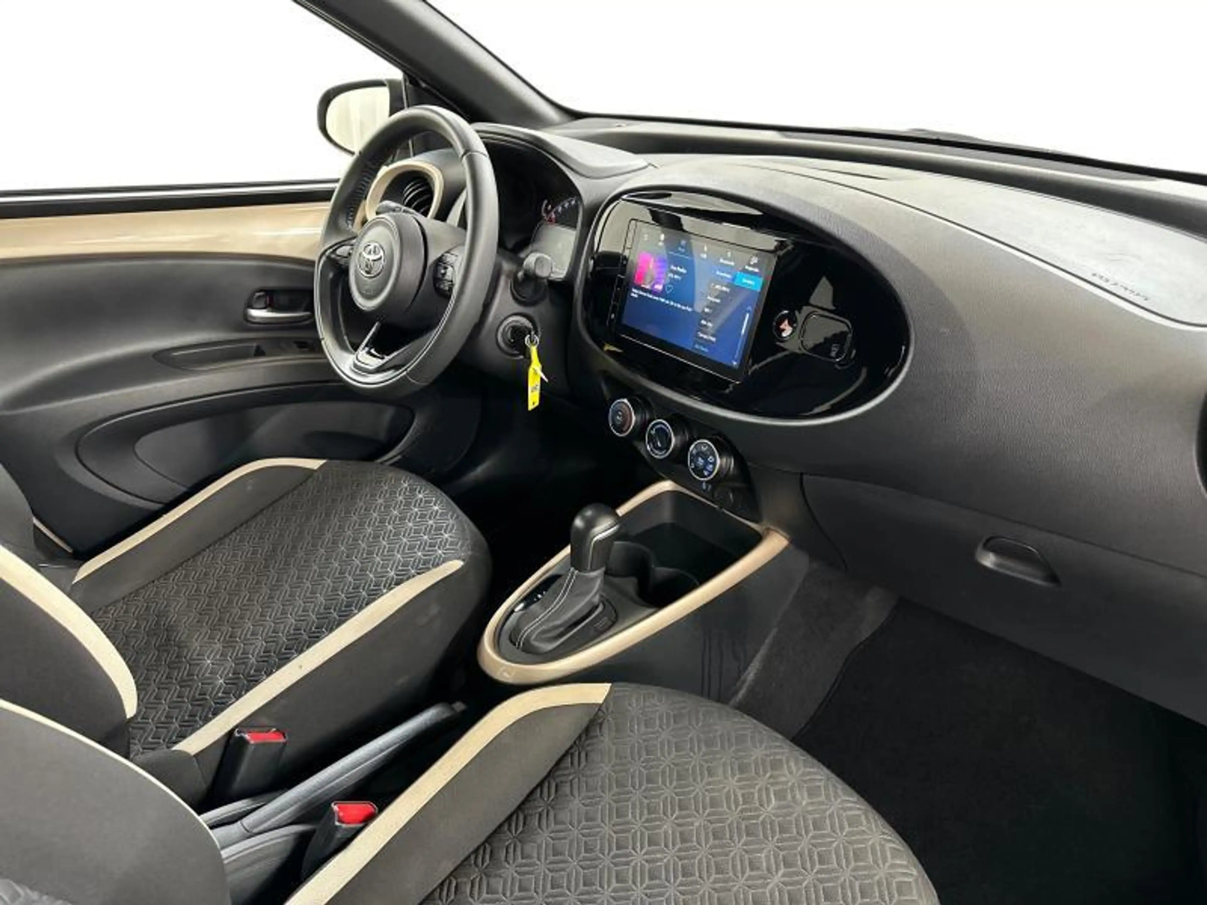 Toyota Aygo X AT Pulse | carplay | camera — photo 8