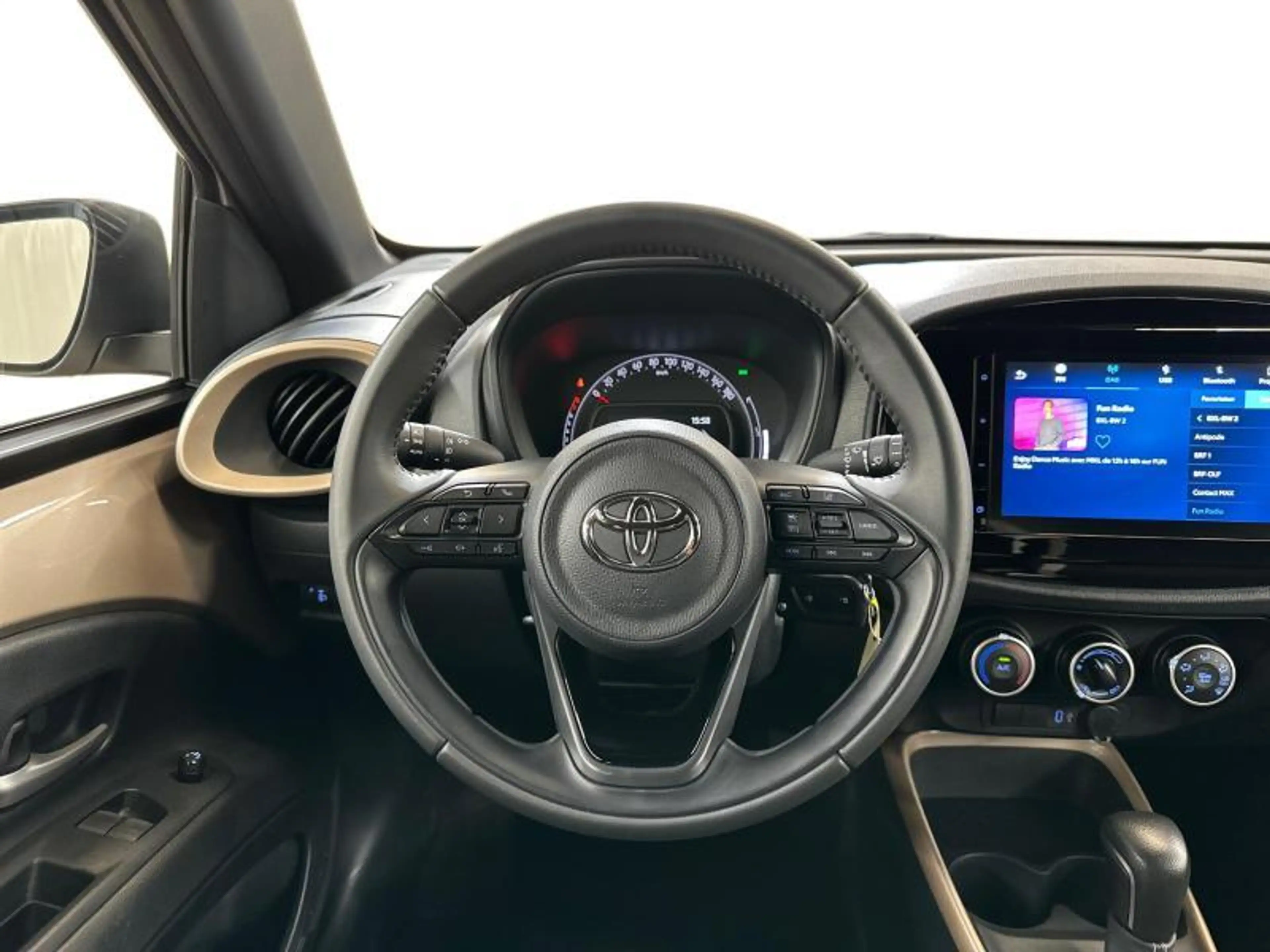 Toyota Aygo X AT Pulse | carplay | camera — photo 10