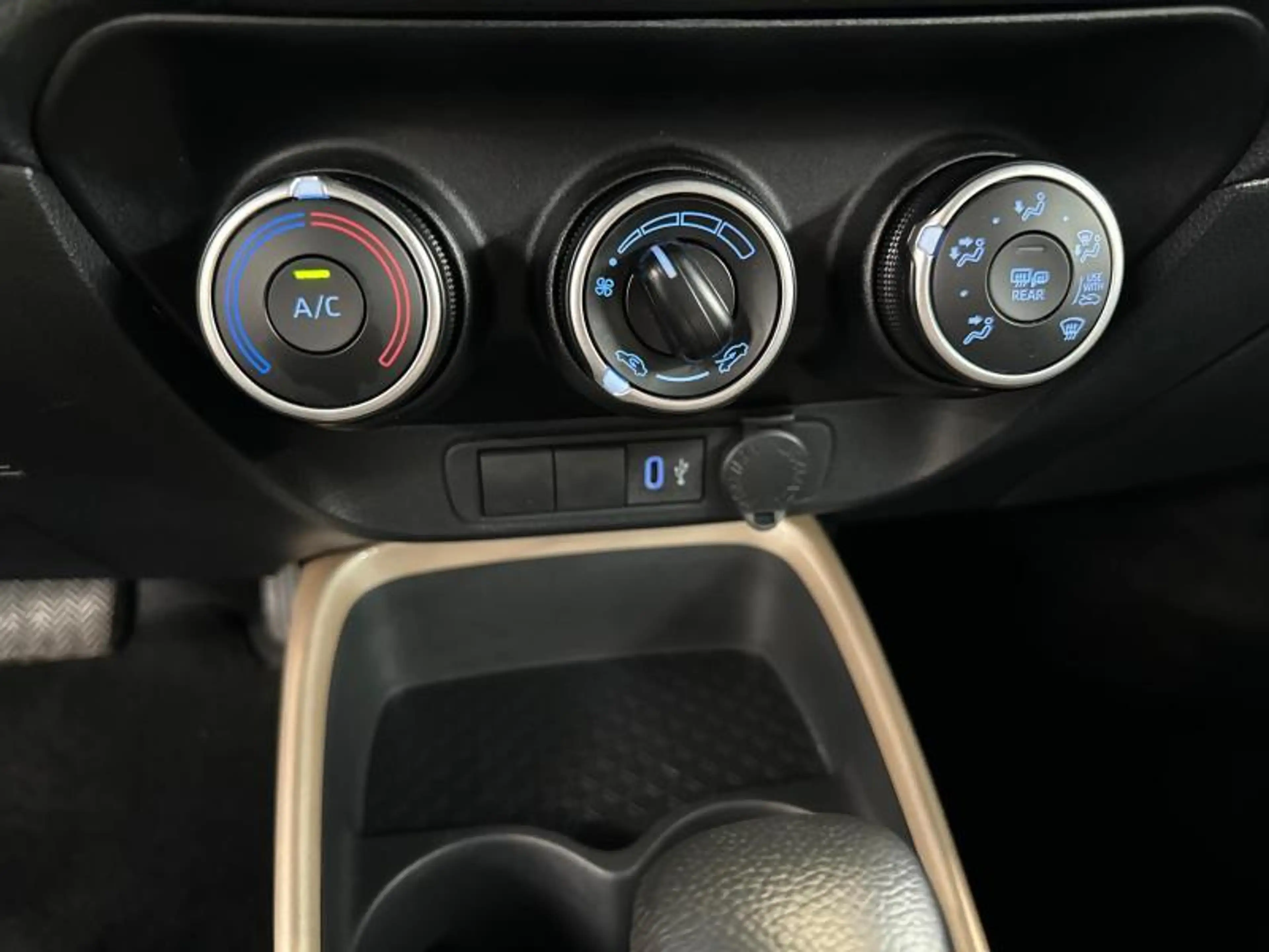 Toyota Aygo X AT Pulse | carplay | camera — photo 22