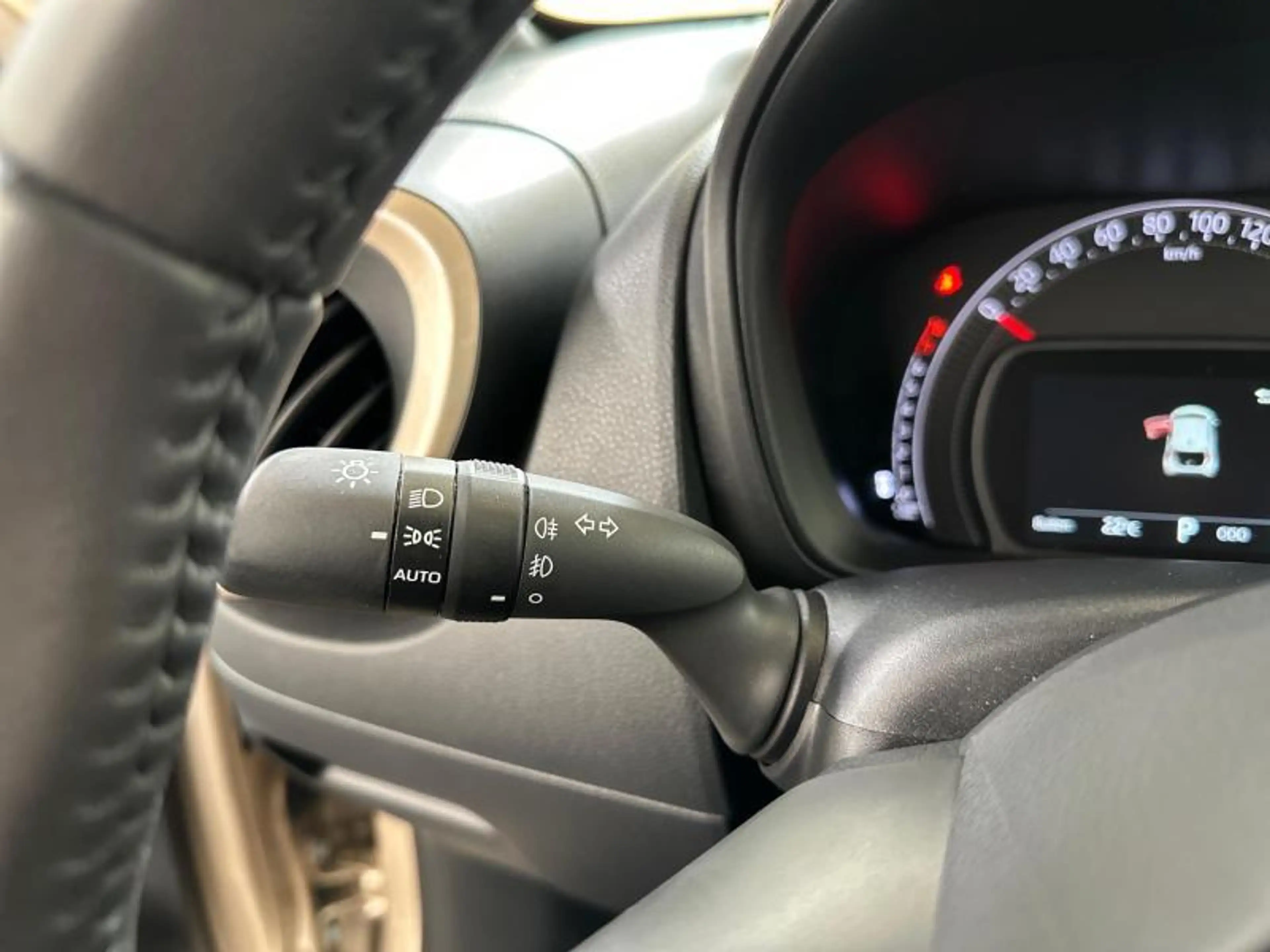 Toyota Aygo X AT Pulse | carplay | camera — photo 26