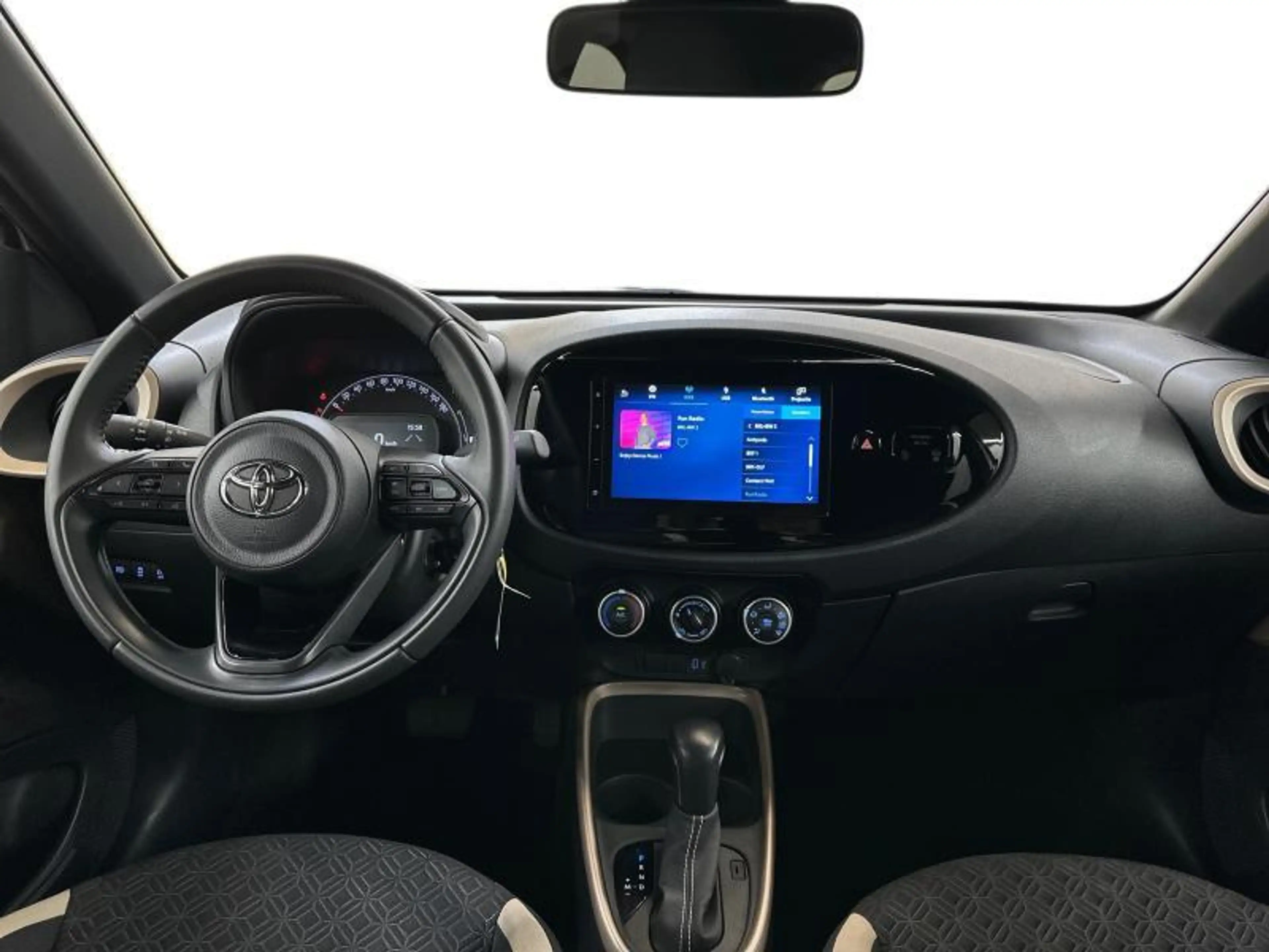 Toyota Aygo X AT Pulse | carplay | camera — photo 9