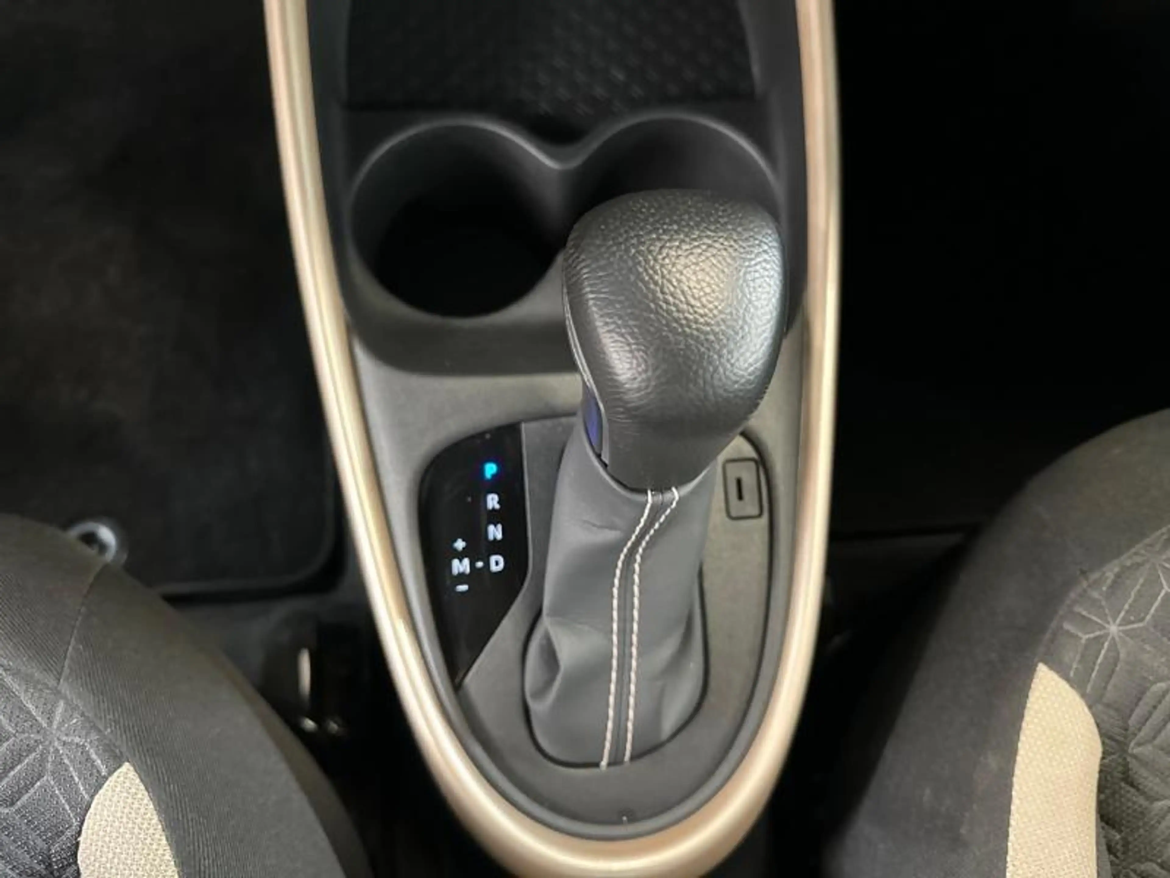 Toyota Aygo X AT Pulse | carplay | camera — photo 23