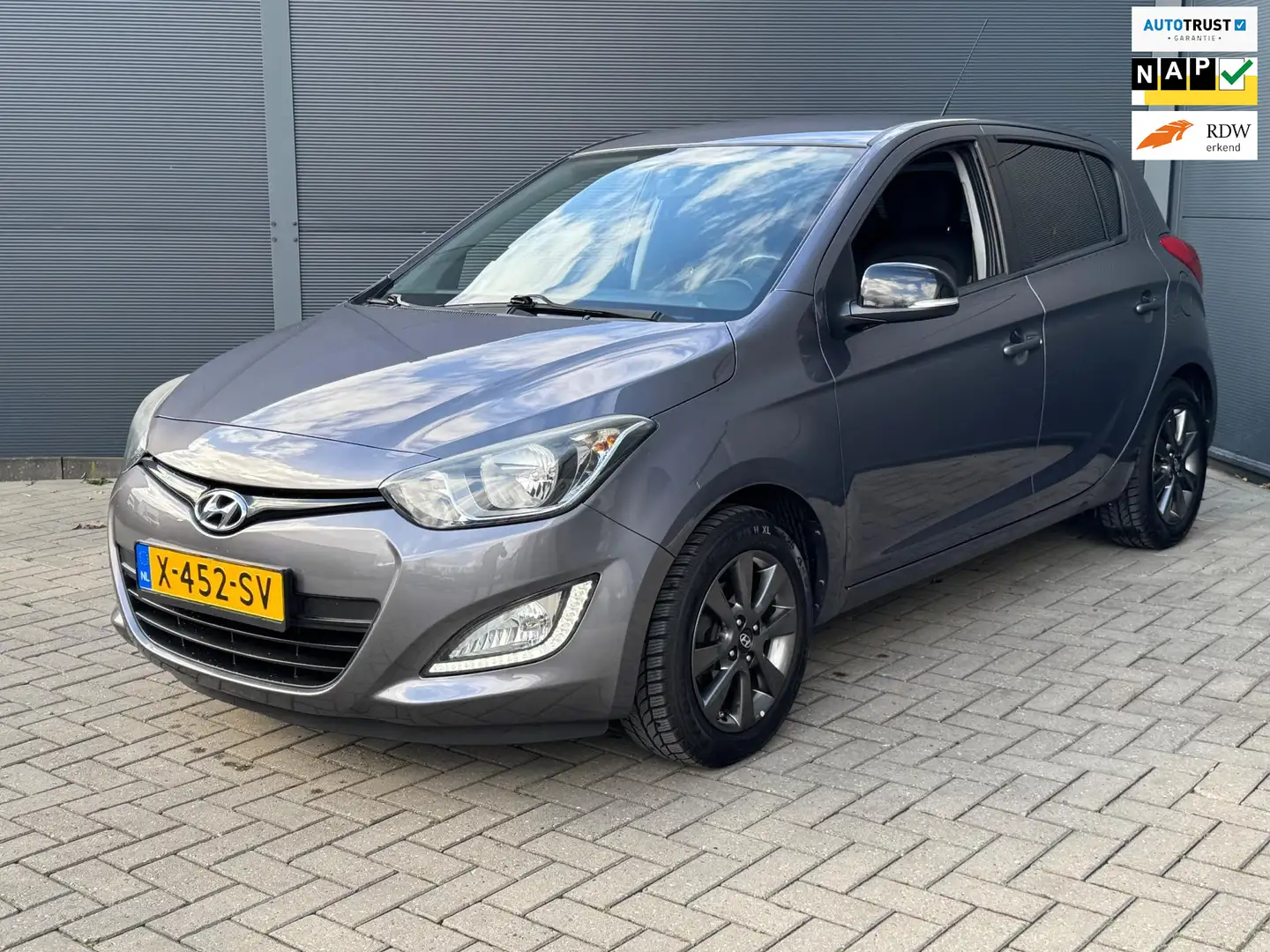 Hyundai i20 1.2 HP i-Motion / Led / Airco Gris - 1
