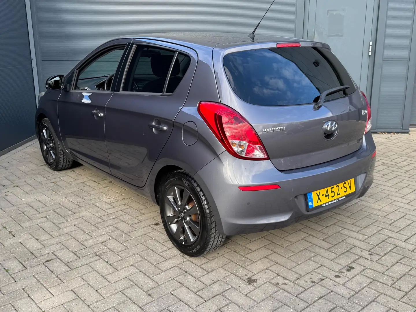 Hyundai i20 1.2 HP i-Motion / Led / Airco Gris - 2