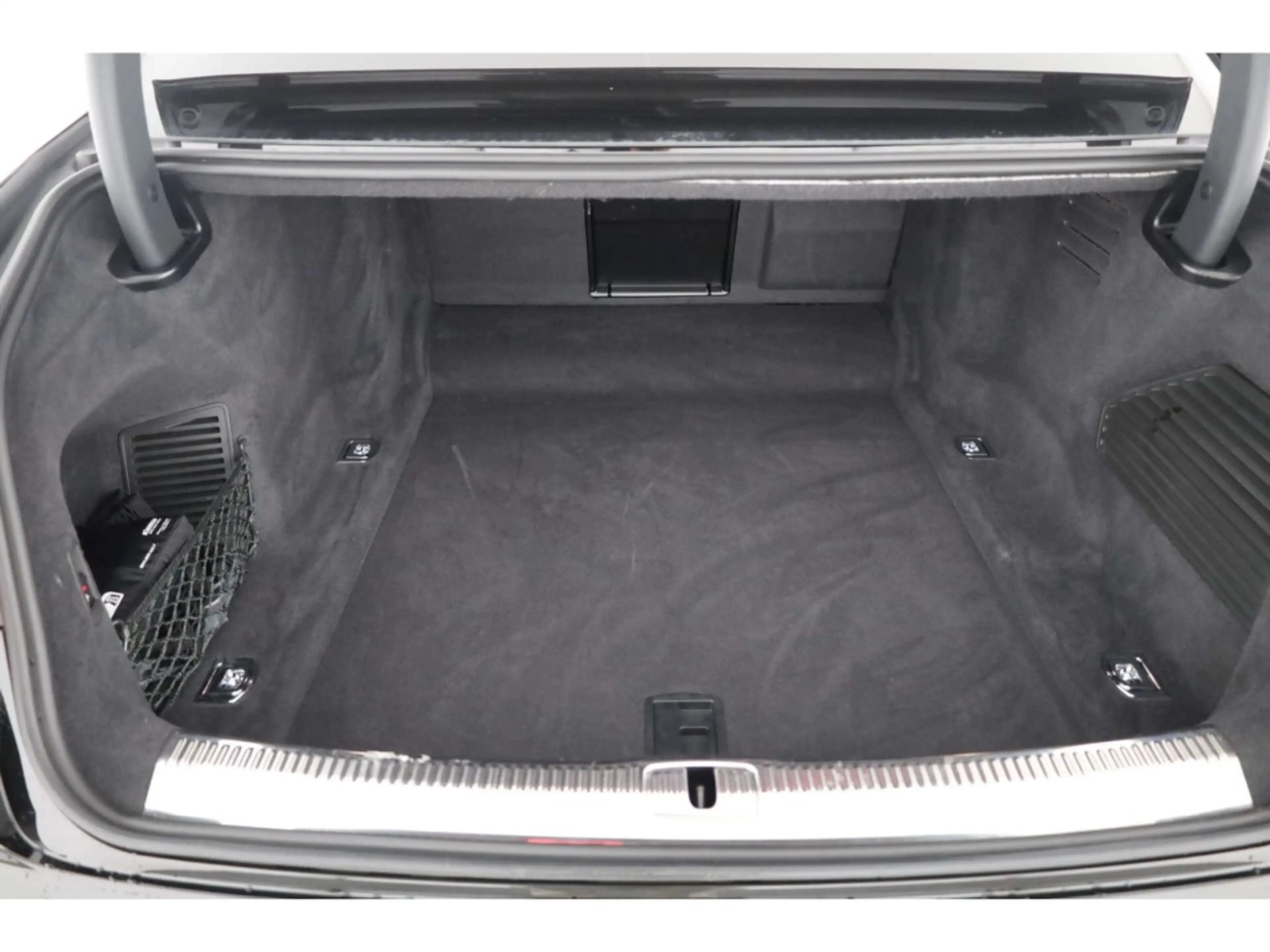 Audi S8 TFSI quattro — photo 12