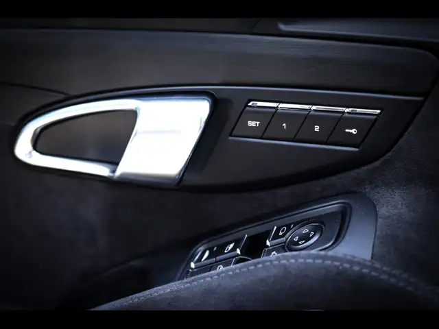 Porsche 911 view 15