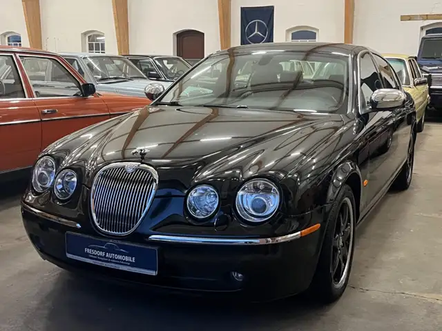 Jaguar S-Type 4.2 V8 Executive, gepfl. Rentnerfahrzeug