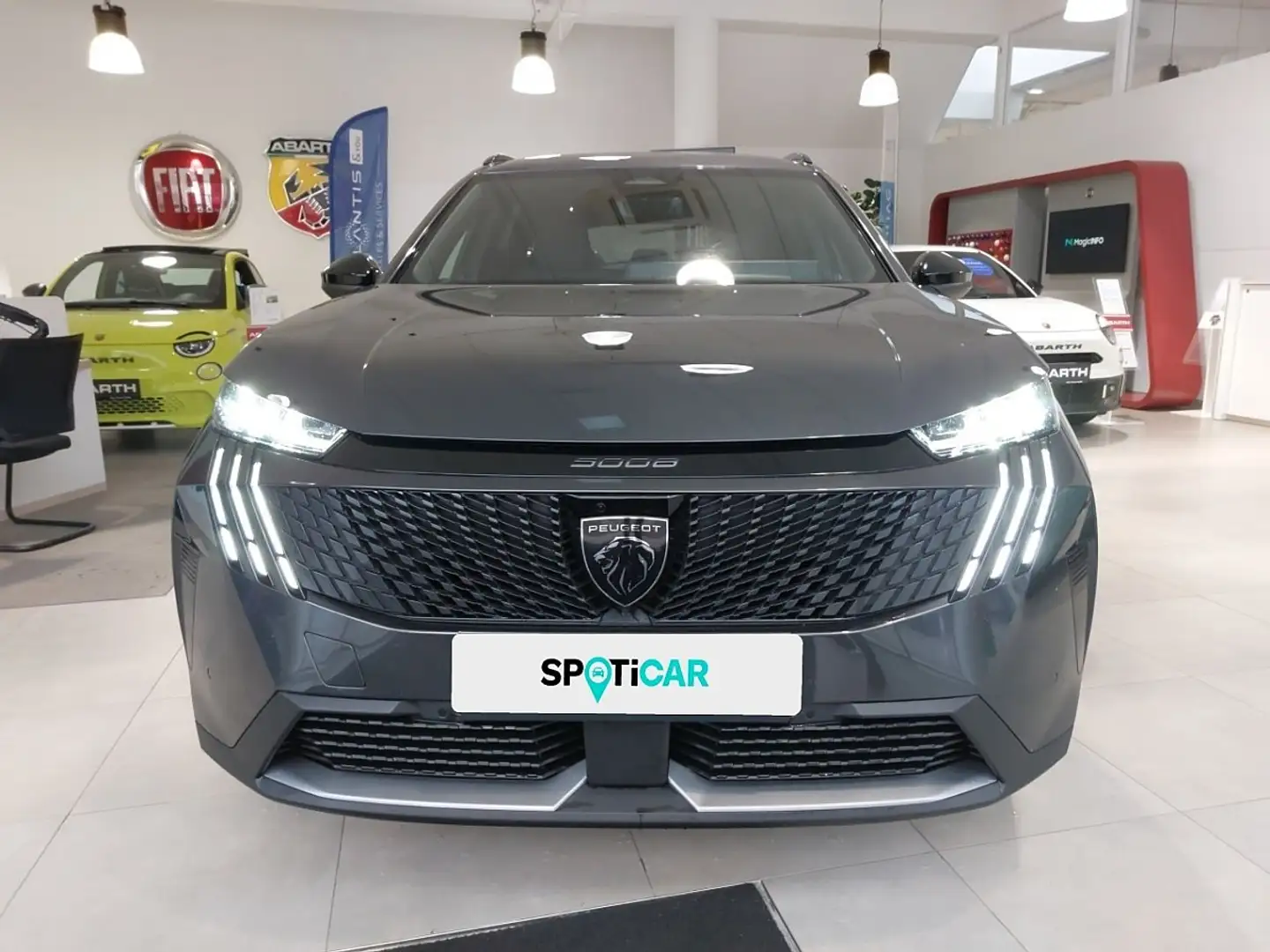Peugeot 5008 mHEV 136 e-DCS6 Allure Aut. Grau - 2