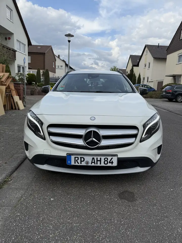 Mercedes-Benz GLA 220