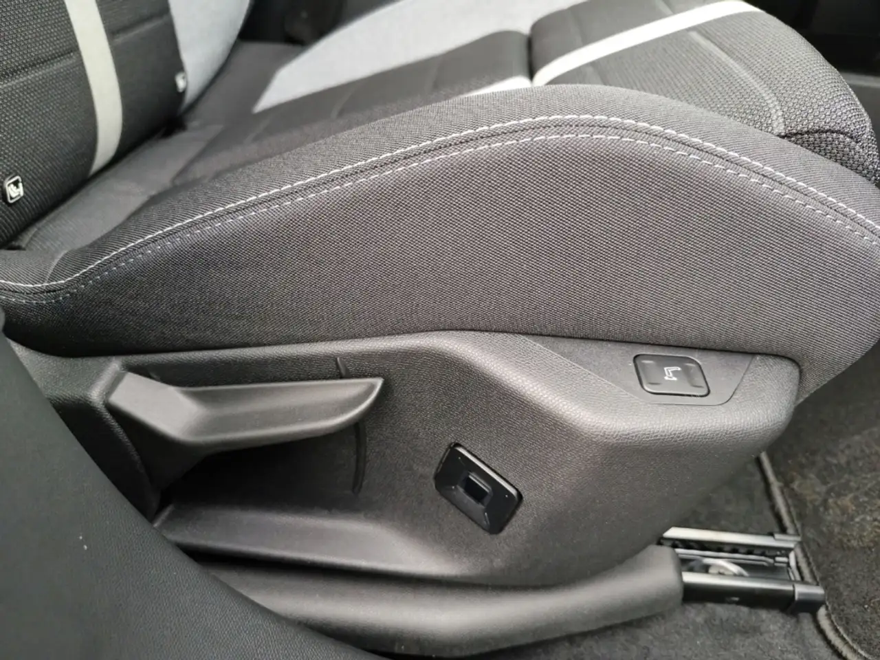 Opel Grandland Edition 1.2 48V-Mild-Hybrid 145PS Allwetter Navi L 22
