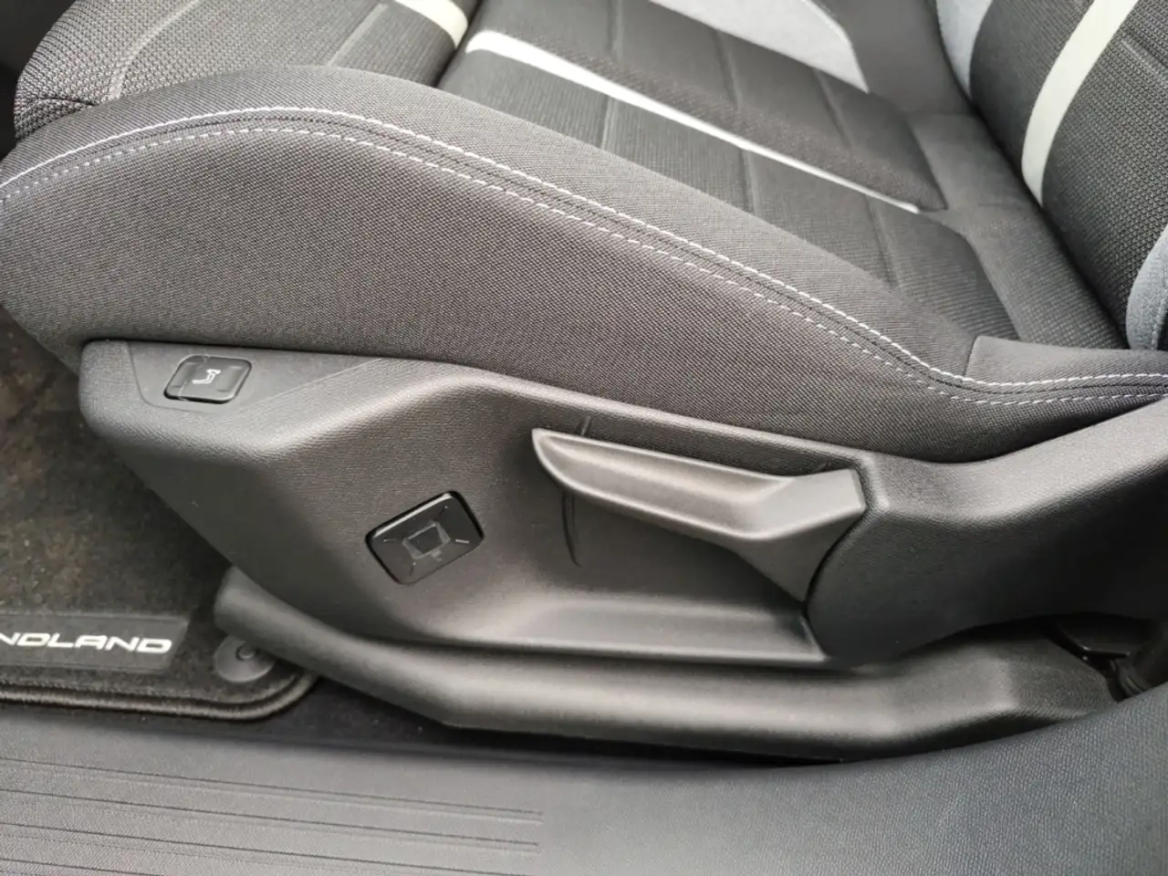 Opel Grandland Edition 1.2 48V-Mild-Hybrid 145PS Allwetter Navi L 23