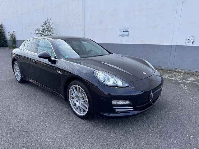 Imagine Porsche Panamera 4 S