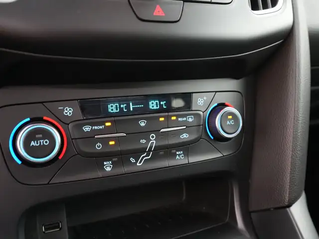 Ford Focus view 24