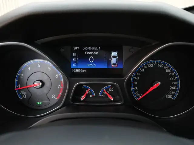 Ford Focus view 14