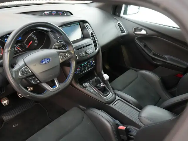 Ford Focus view 9