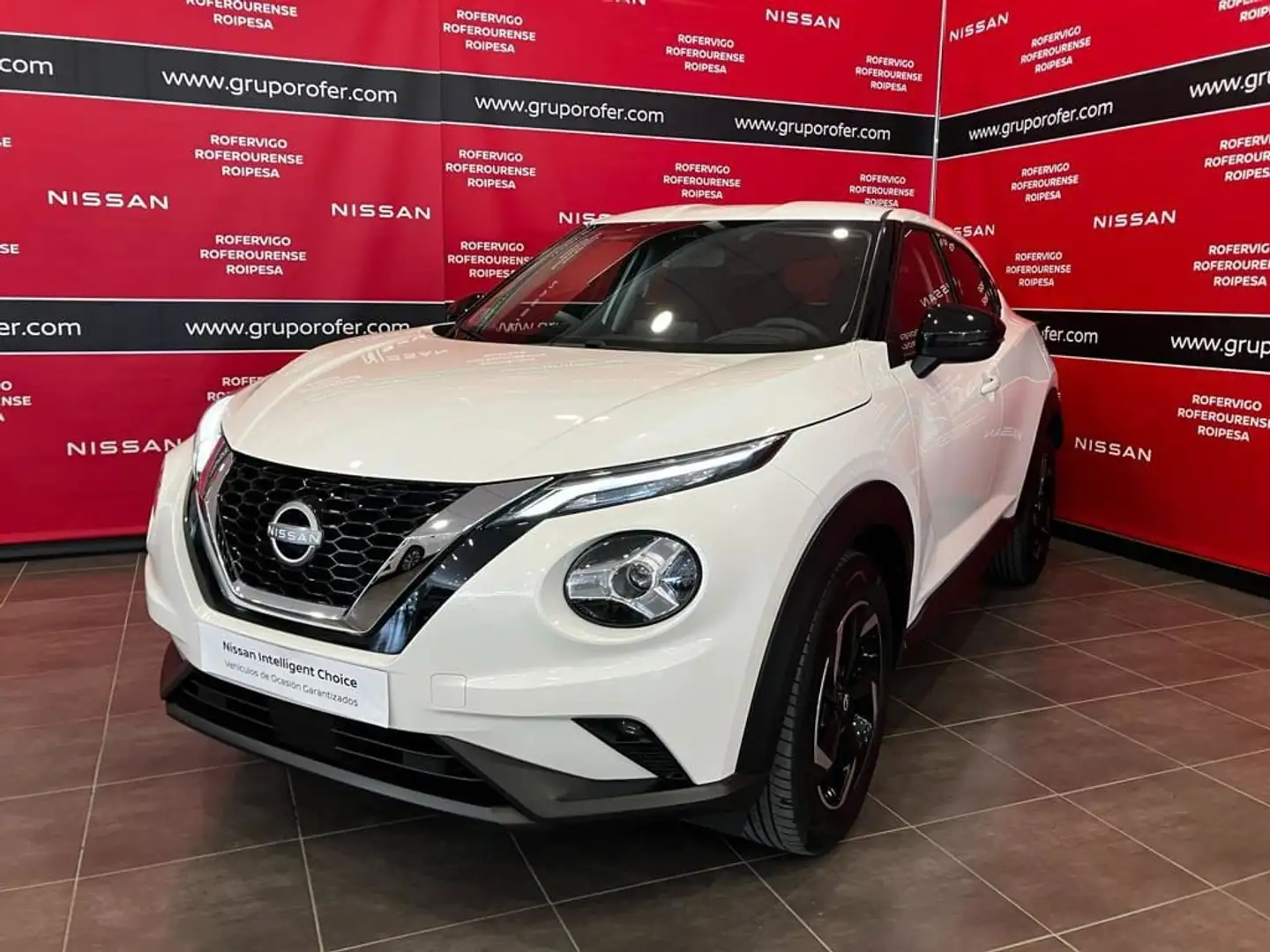 Nissan Juke 1.0 DIG-T Acenta 4x2 114 Wit - 1