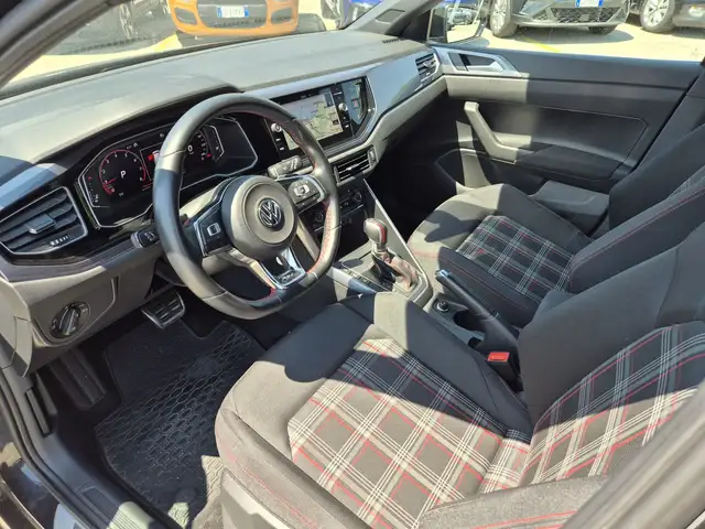 Volkswagen Polo view 6