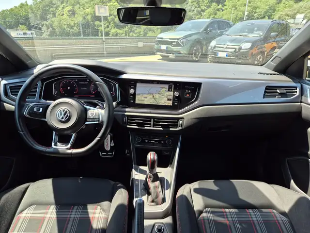 Volkswagen Polo view 8