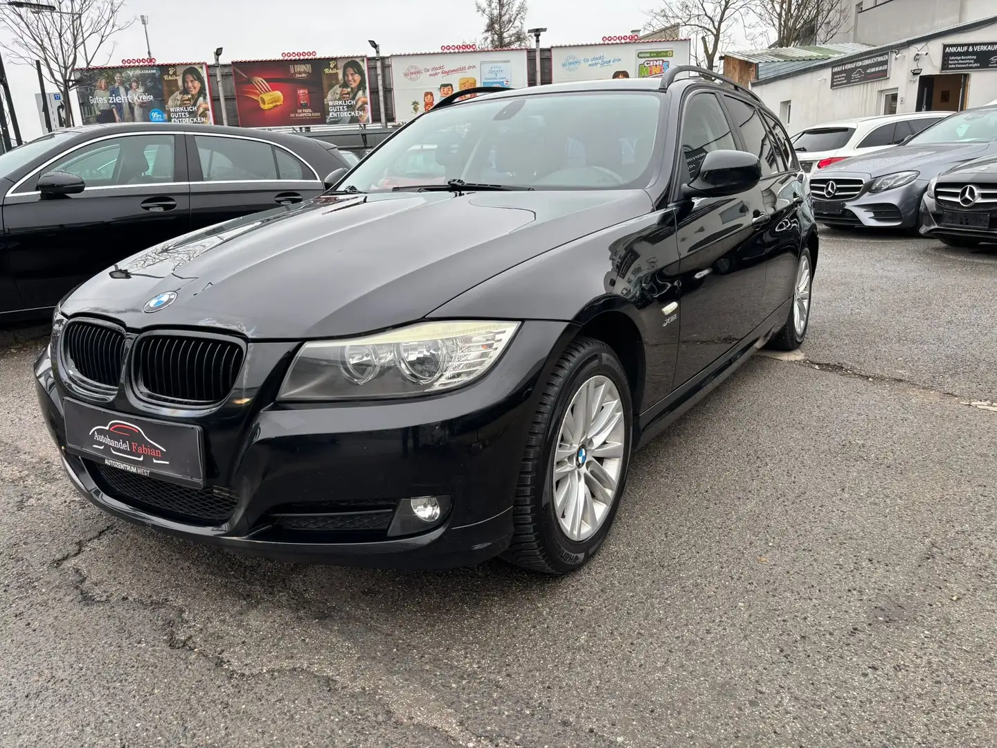 BMW 320 d xDrive Touring Österreich-Paket 177PS Allrad Schwarz - 1