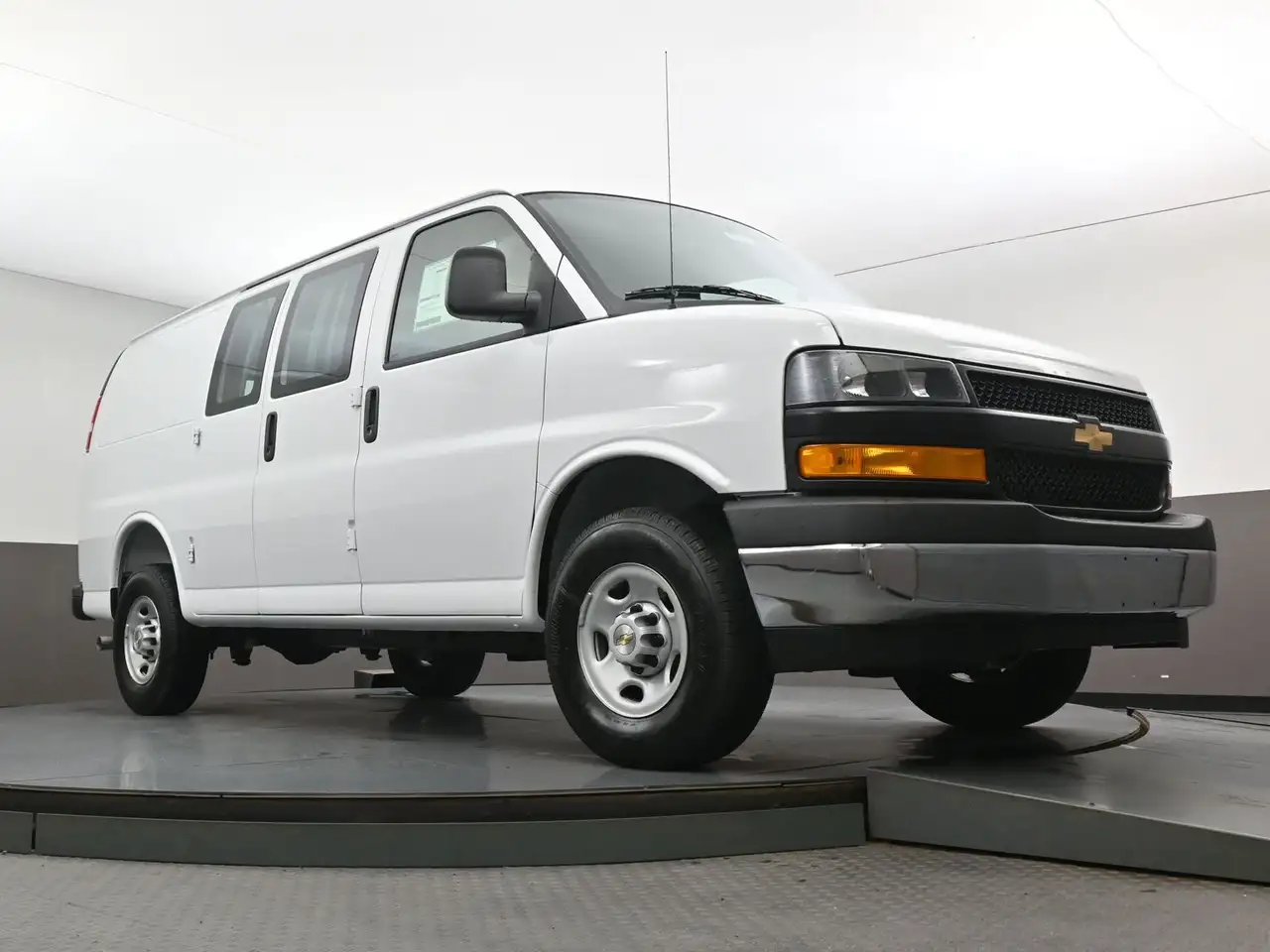 Chevrolet Express 2500 снимка Chevrolet Express 2500