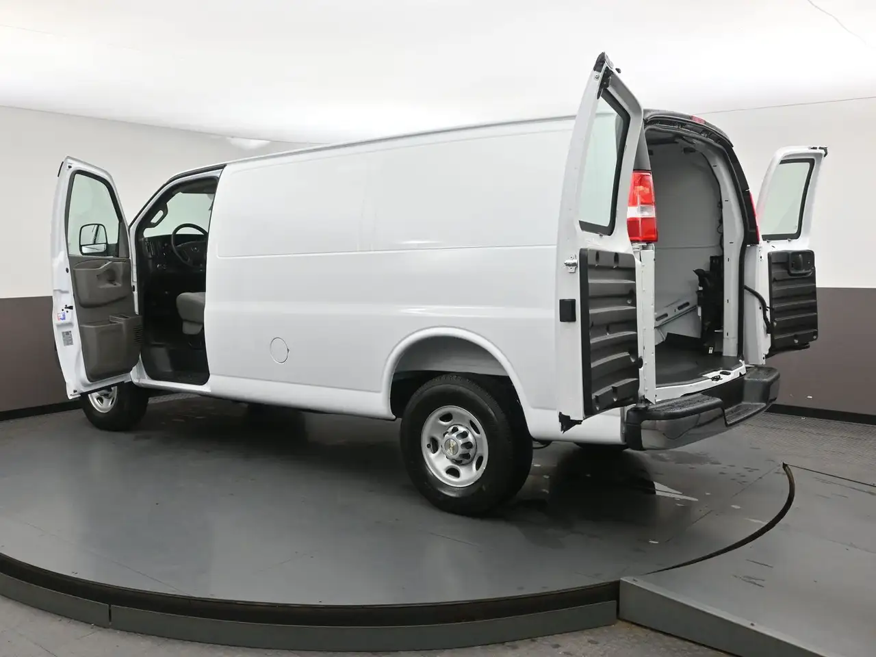 Chevrolet Express 2500 снимка Chevrolet Express 2500