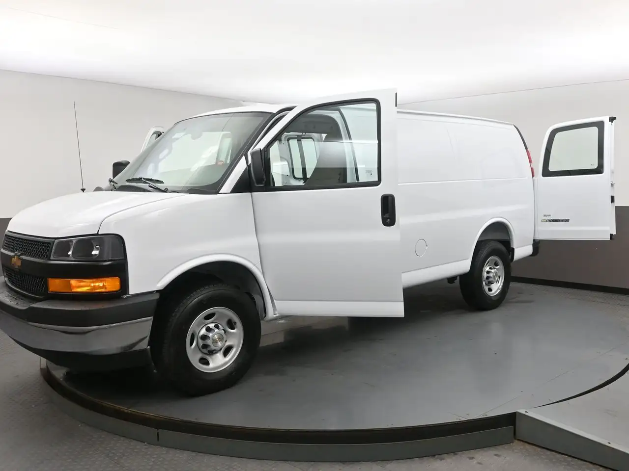 Chevrolet Express 2500 снимка Chevrolet Express 2500