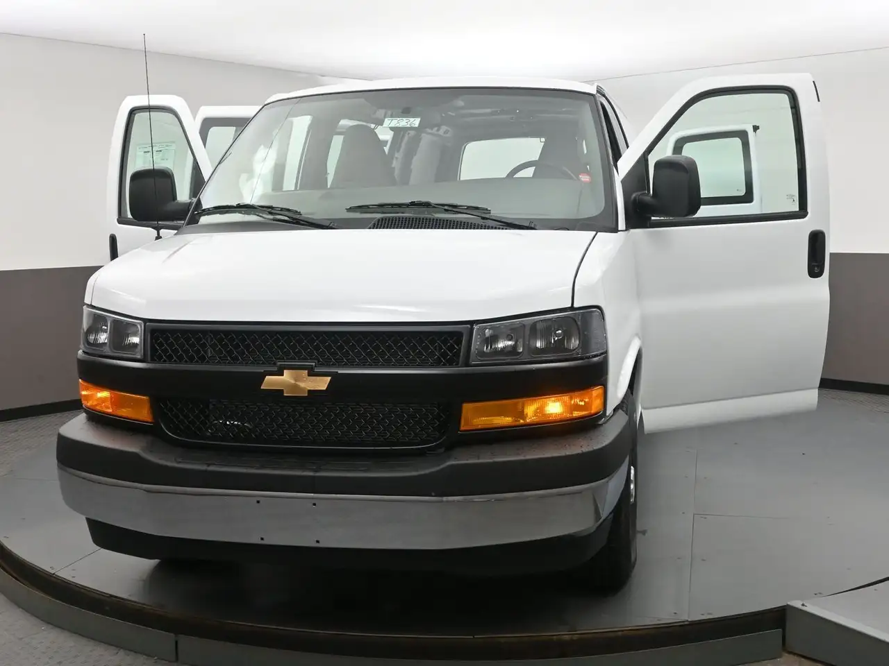 Chevrolet Express 2500 снимка Chevrolet Express 2500