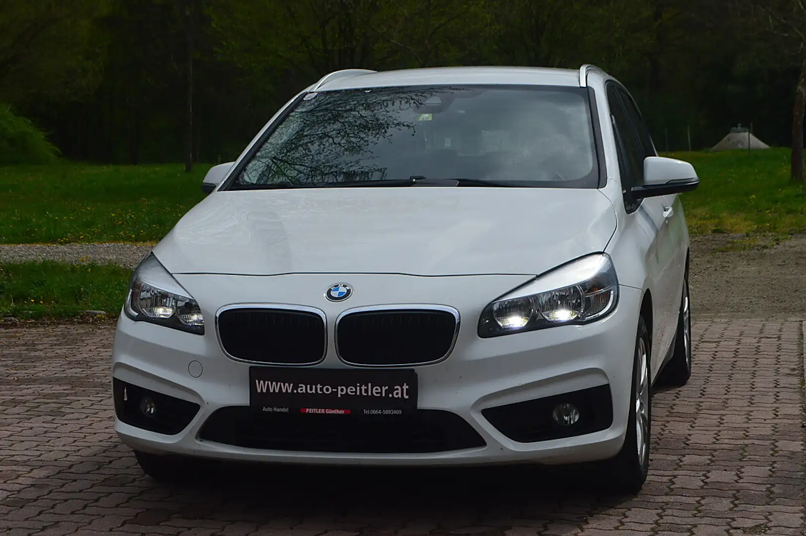 BMW 216 d Active Tourer+NAVI+PDC+SHZ+ Weiß - 2