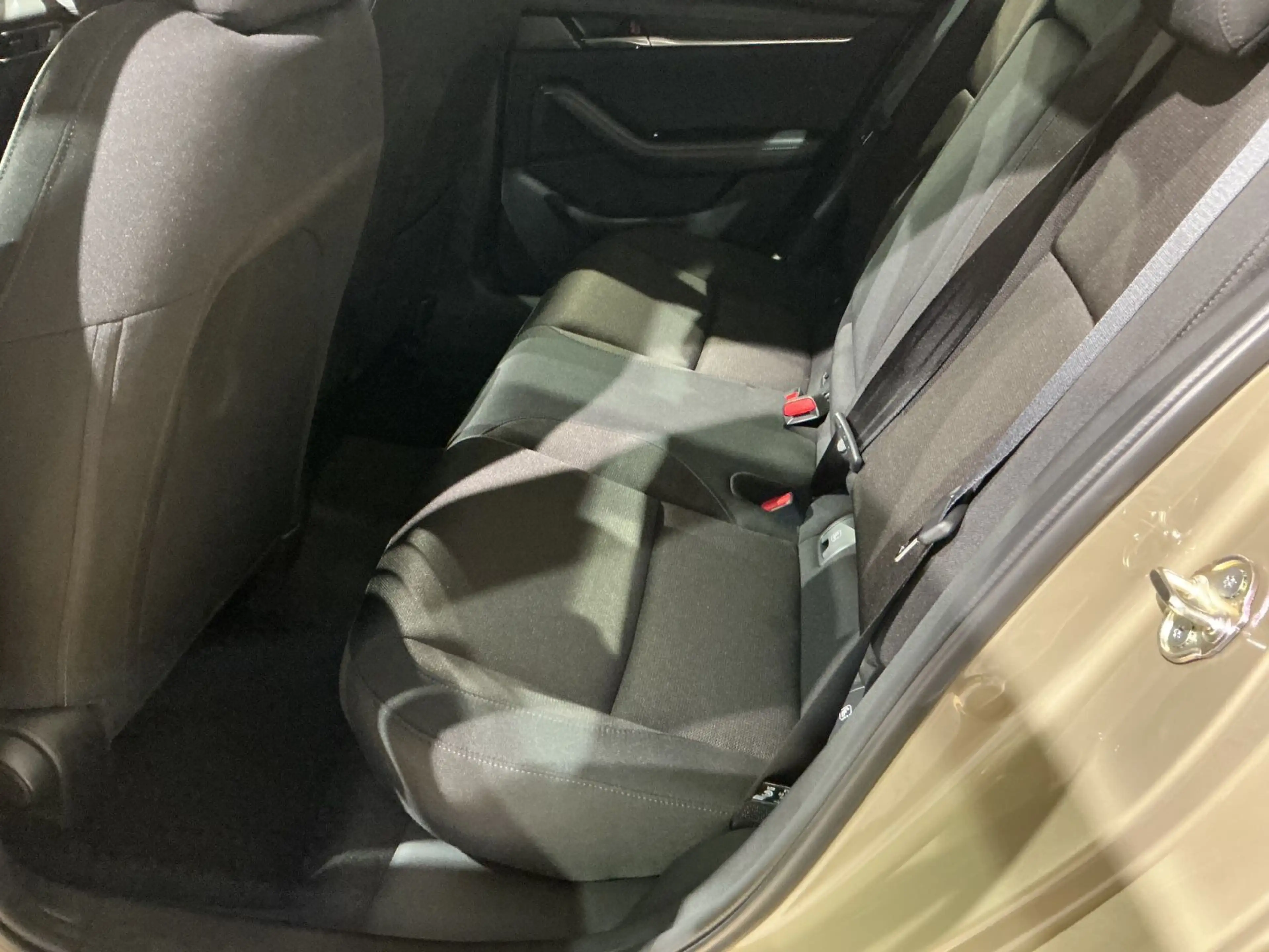 Mazda 3 Lim. 4-türig  Exclusive-Line Automatik — photo 11