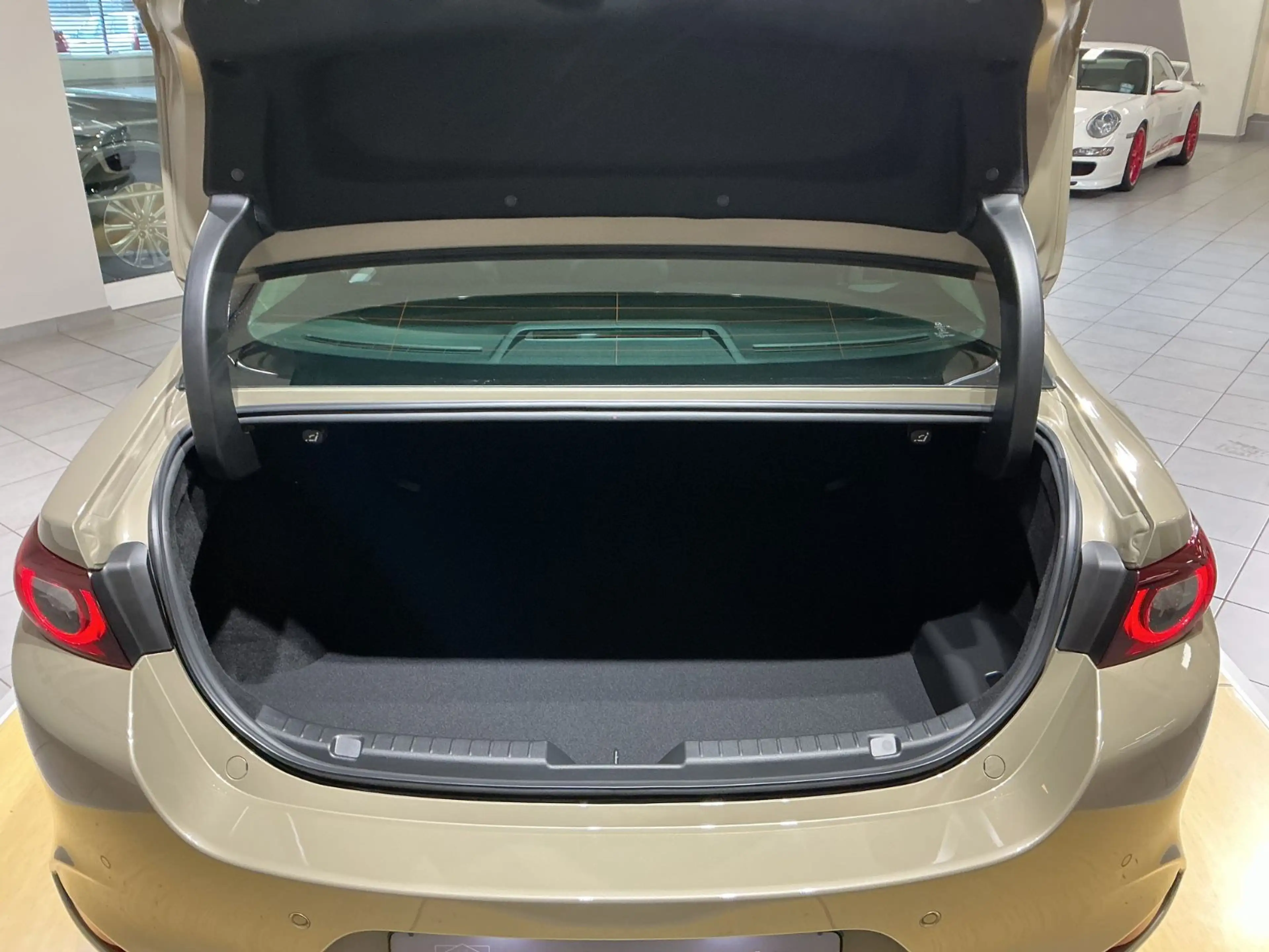 Mazda 3 Lim. 4-türig  Exclusive-Line Automatik — photo 5
