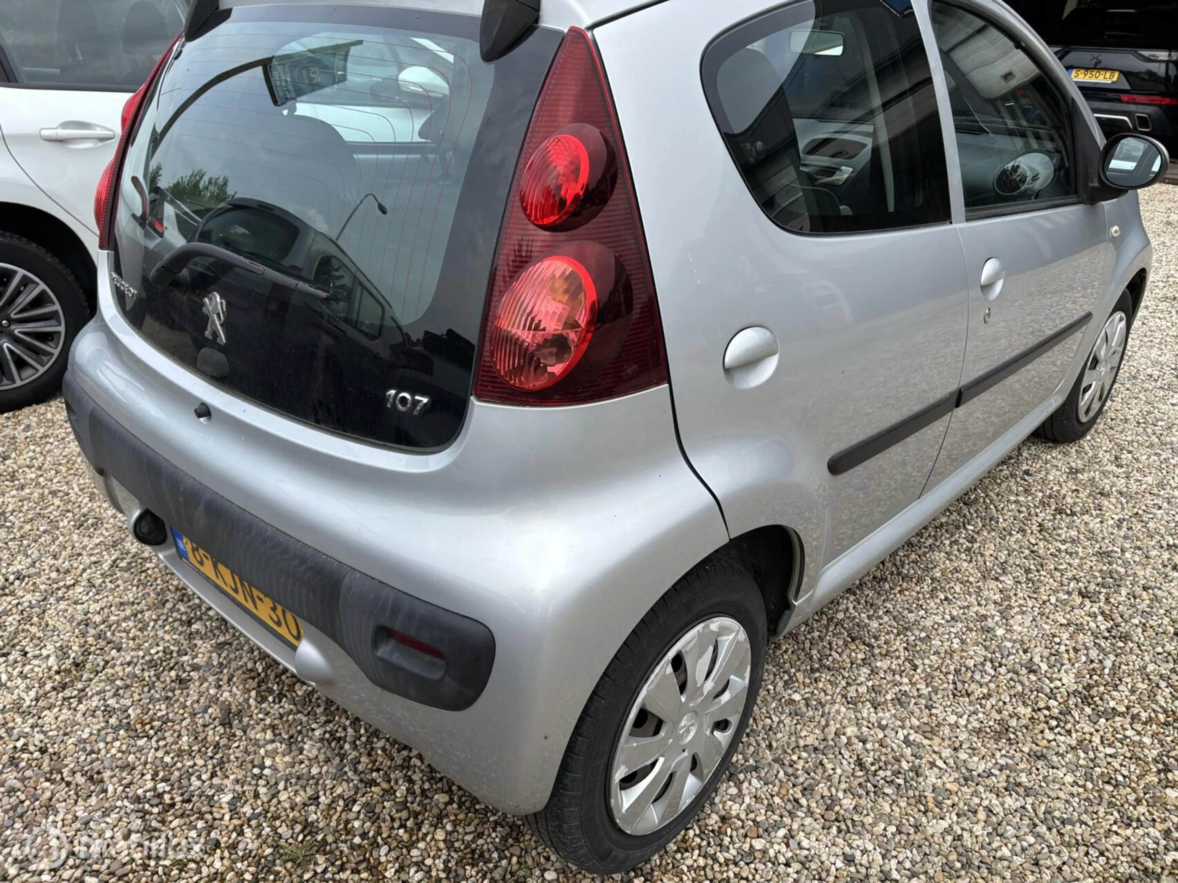 Peugeot 107 1.0 Envy 5 drs airco blue tooth led dagrijlampen — photo 21
