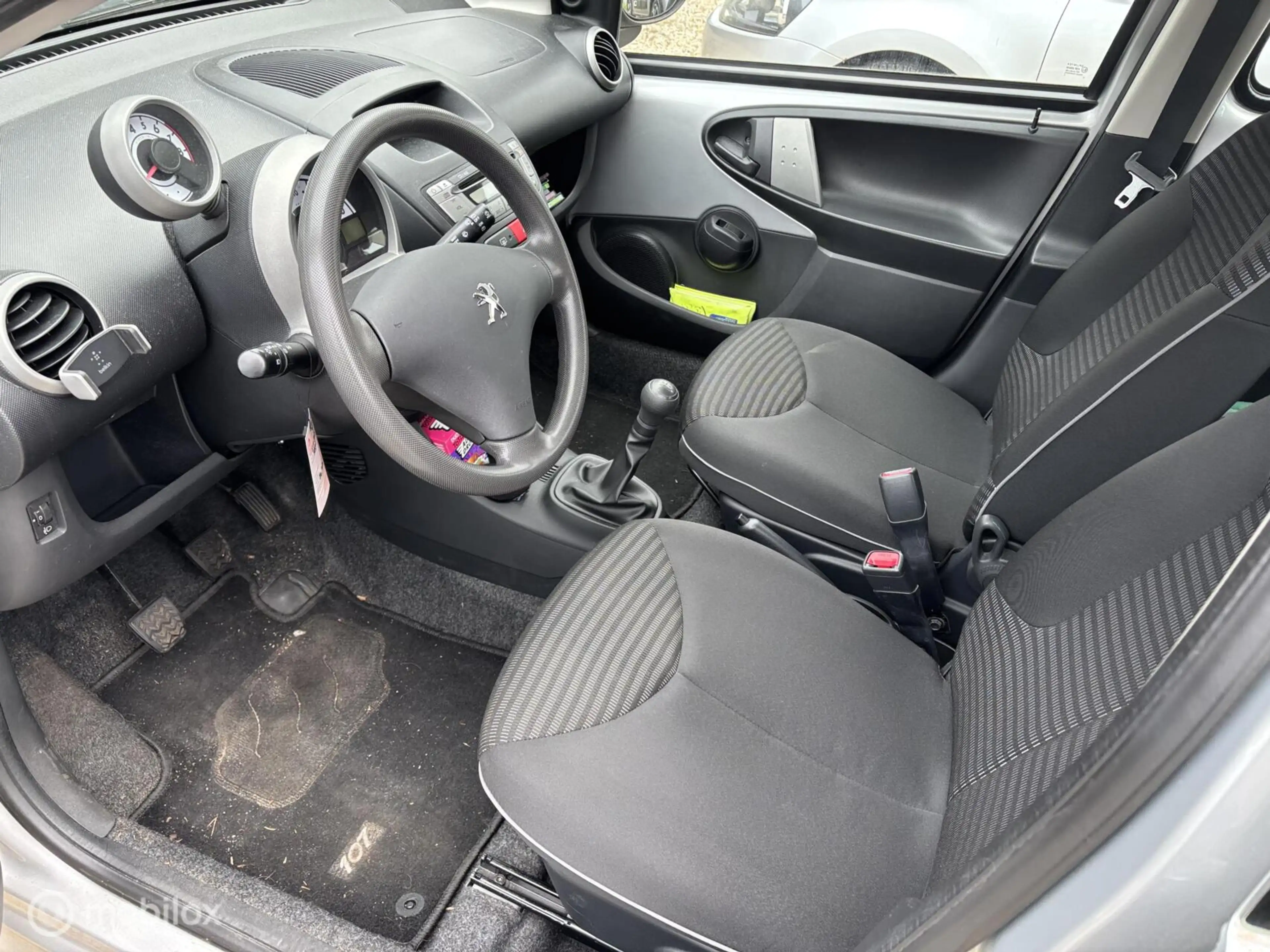 Peugeot 107 1.0 Envy 5 drs airco blue tooth led dagrijlampen — photo 17