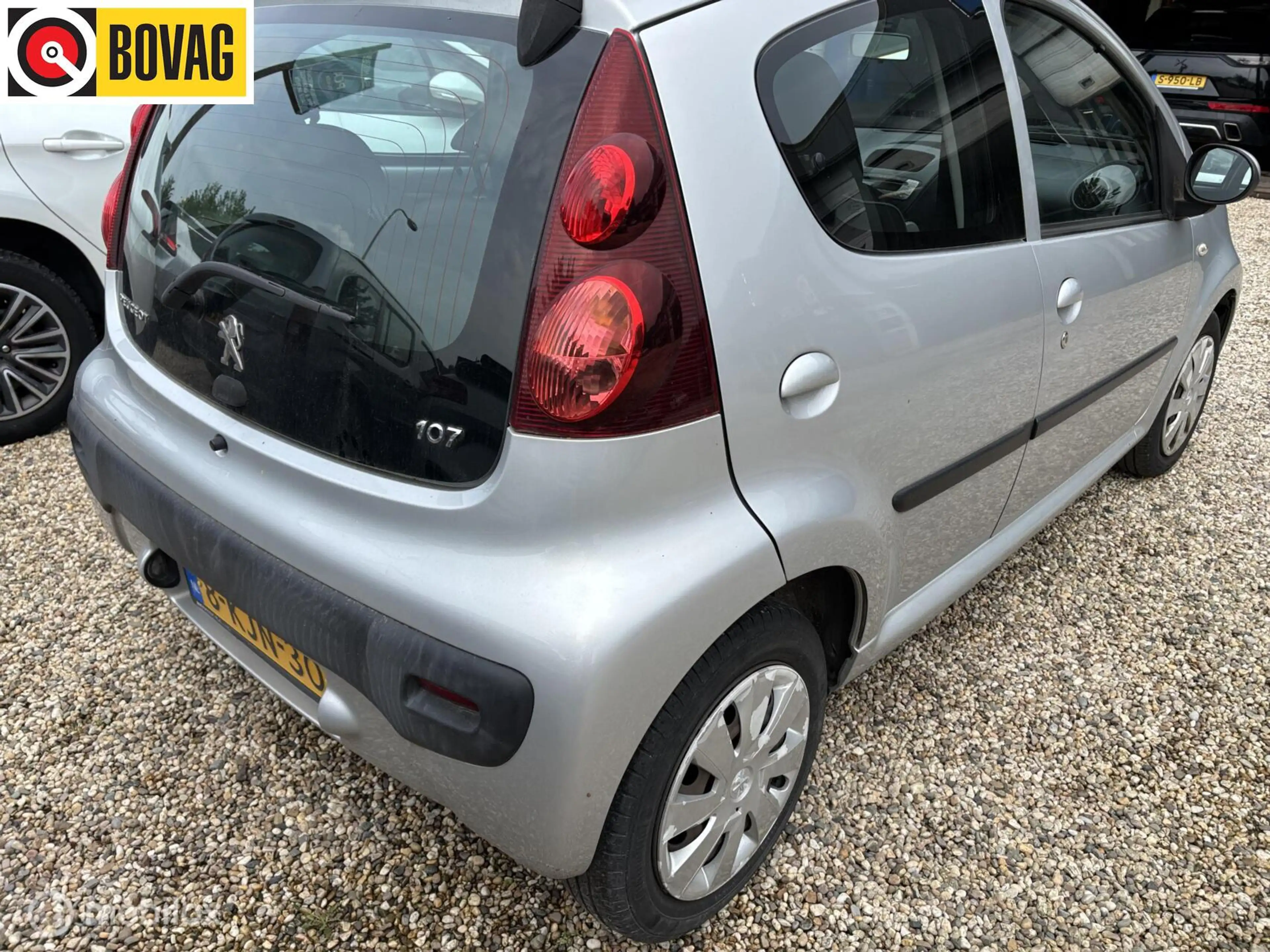 Peugeot 107 1.0 Envy 5 drs airco blue tooth led dagrijlampen — photo 5