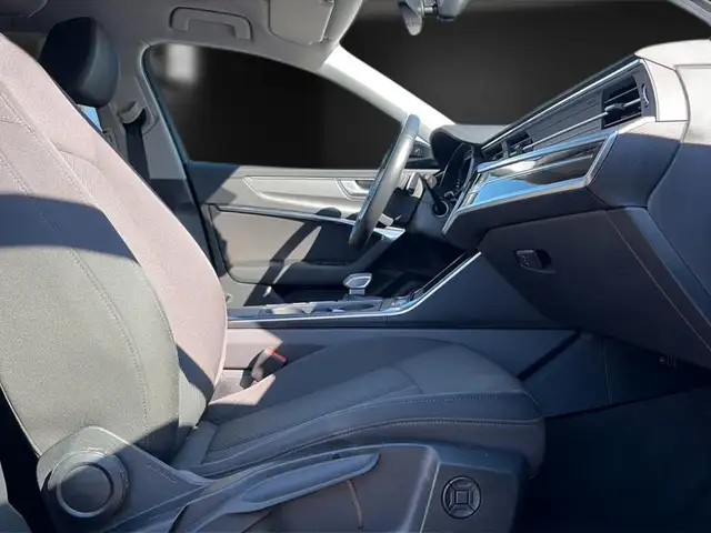Audi A6 view 14