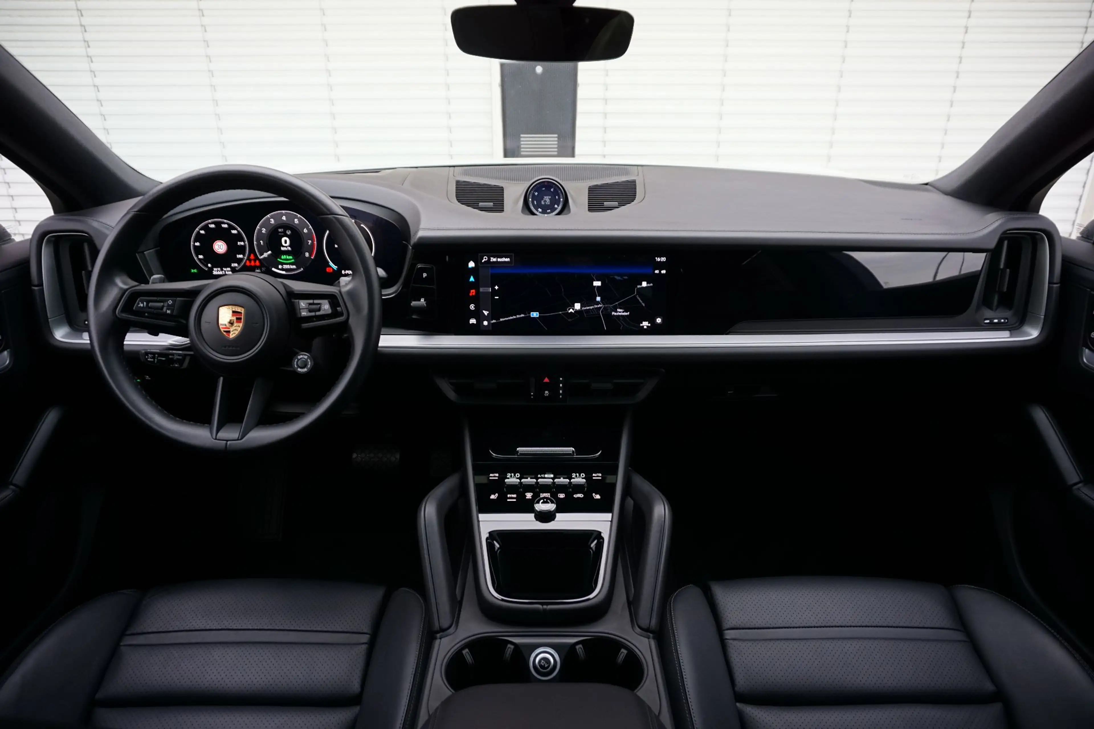 Porsche Cayenne Coupe III E-Hybrid Aut | € 807 mtl | Approved | P — photo 13