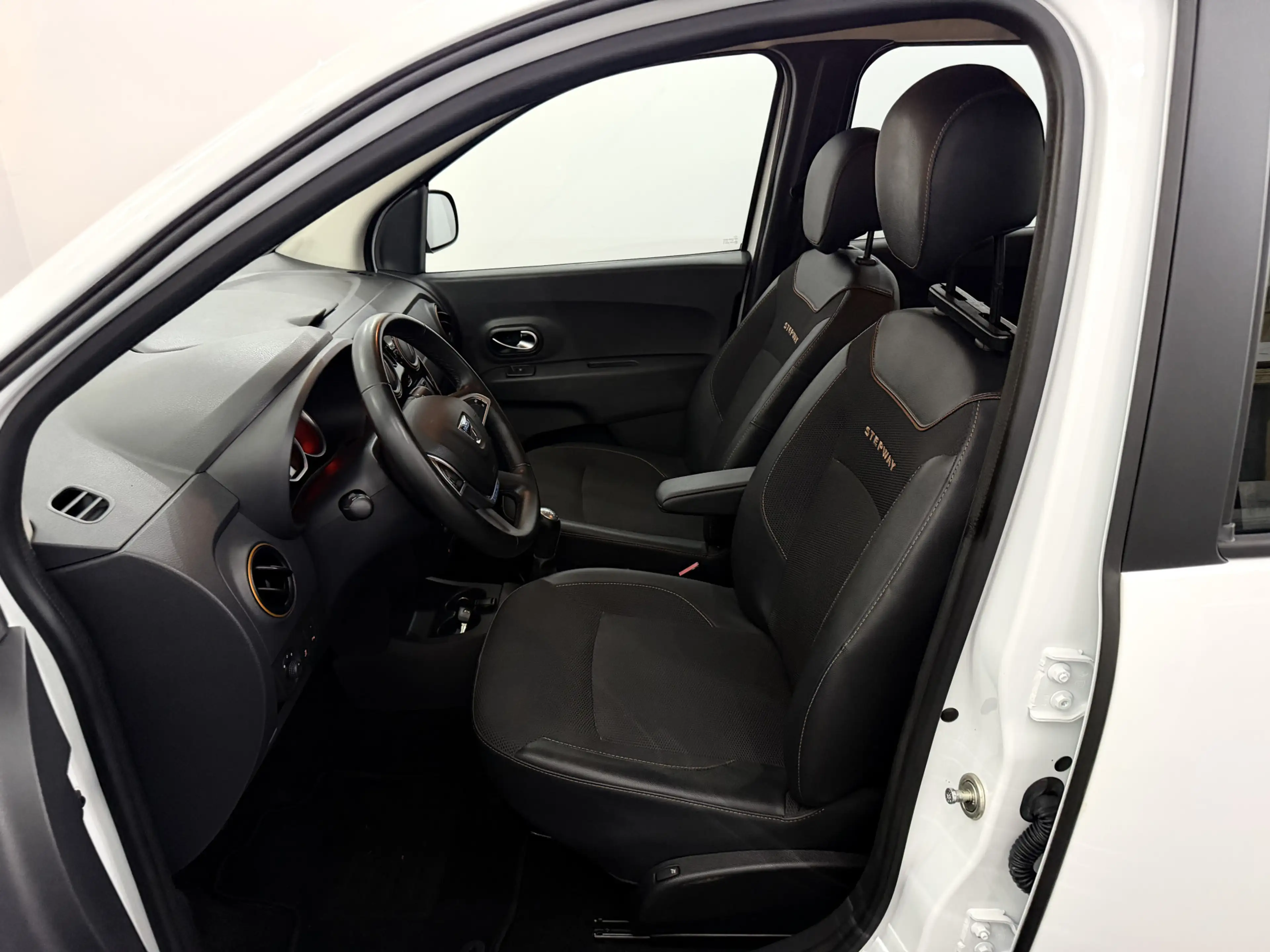 Dacia Lodgy 1.2 TCe Série Limitée Stepway 5p. Camera, Navi, Cr — photo 8