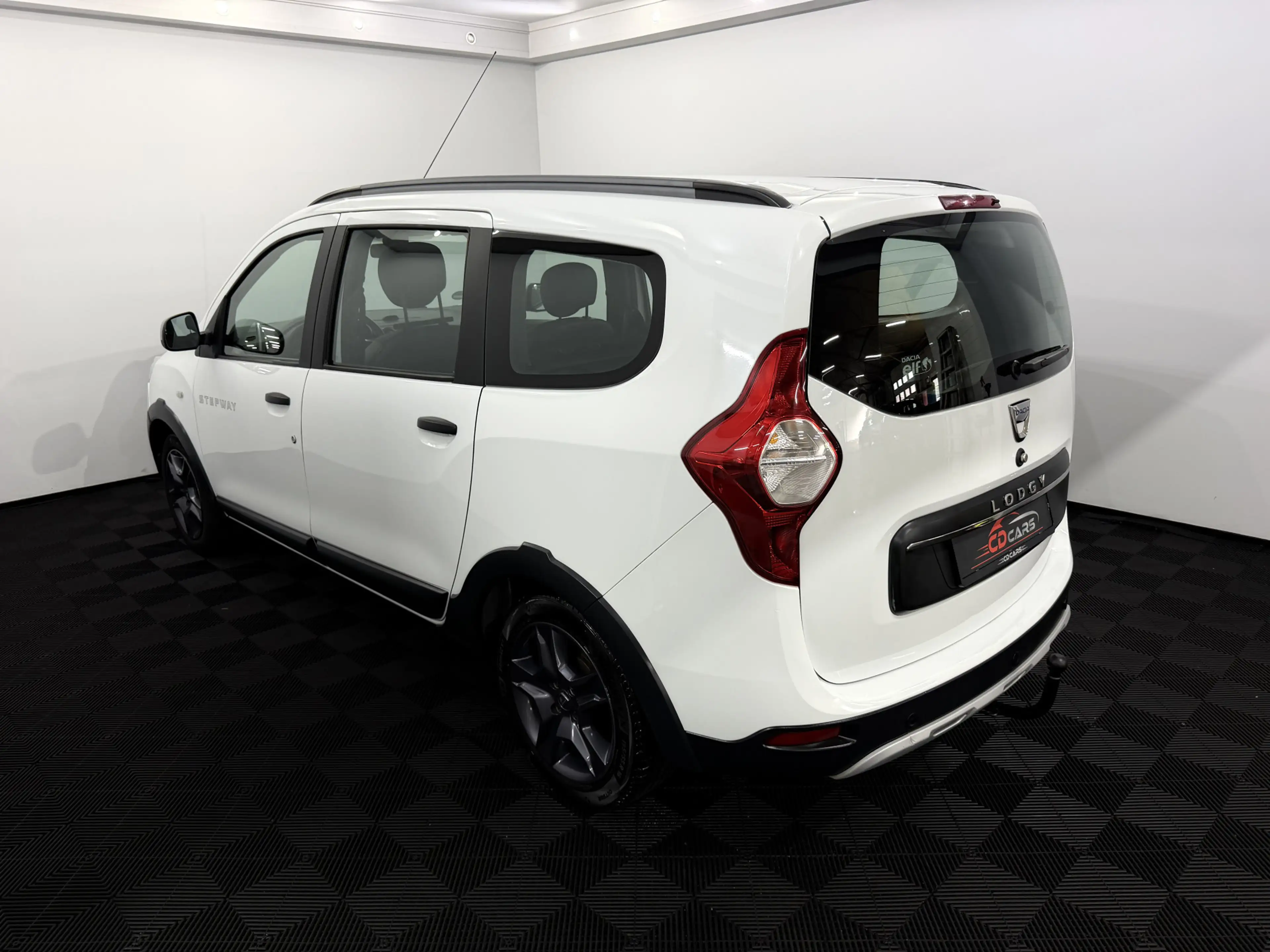 Dacia Lodgy 1.2 TCe Série Limitée Stepway 5p. Camera, Navi, Cr — photo 4