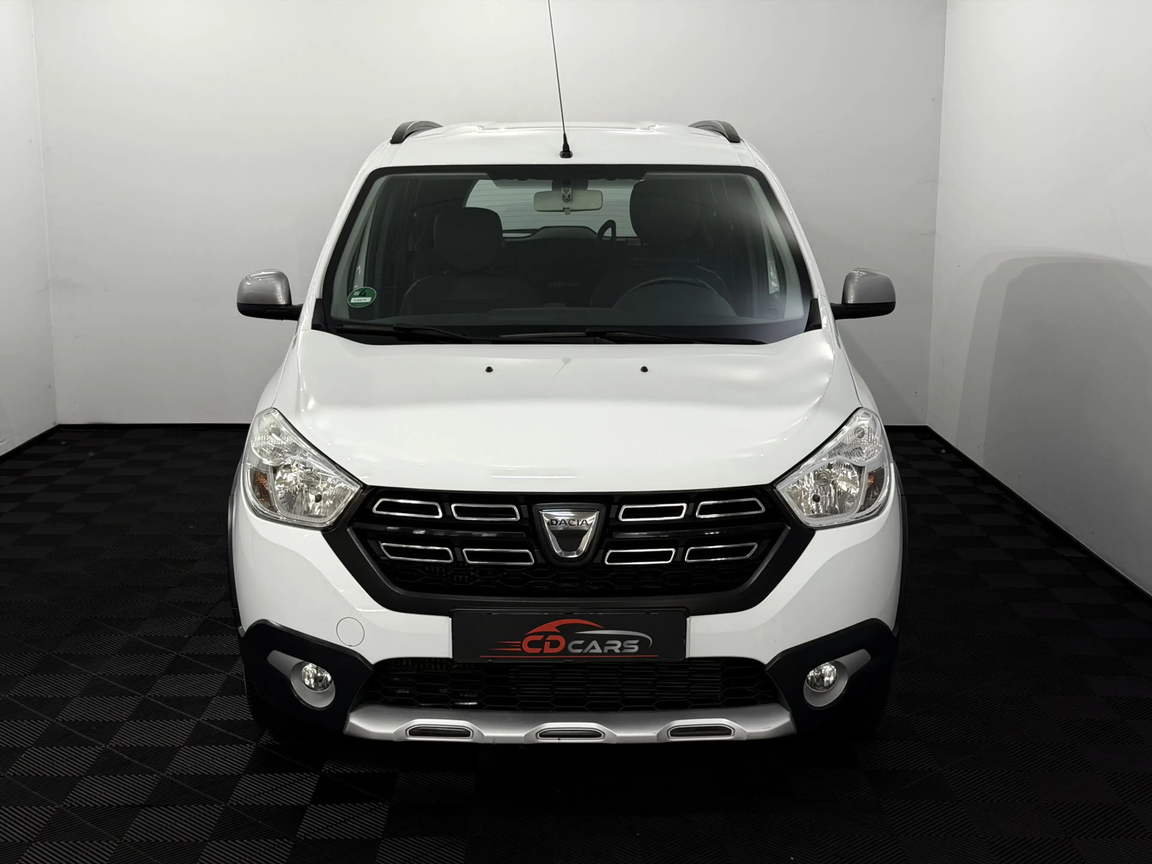 Dacia Lodgy 1.2 TCe Série Limitée Stepway 5p. Camera, Navi, Cr — photo 2