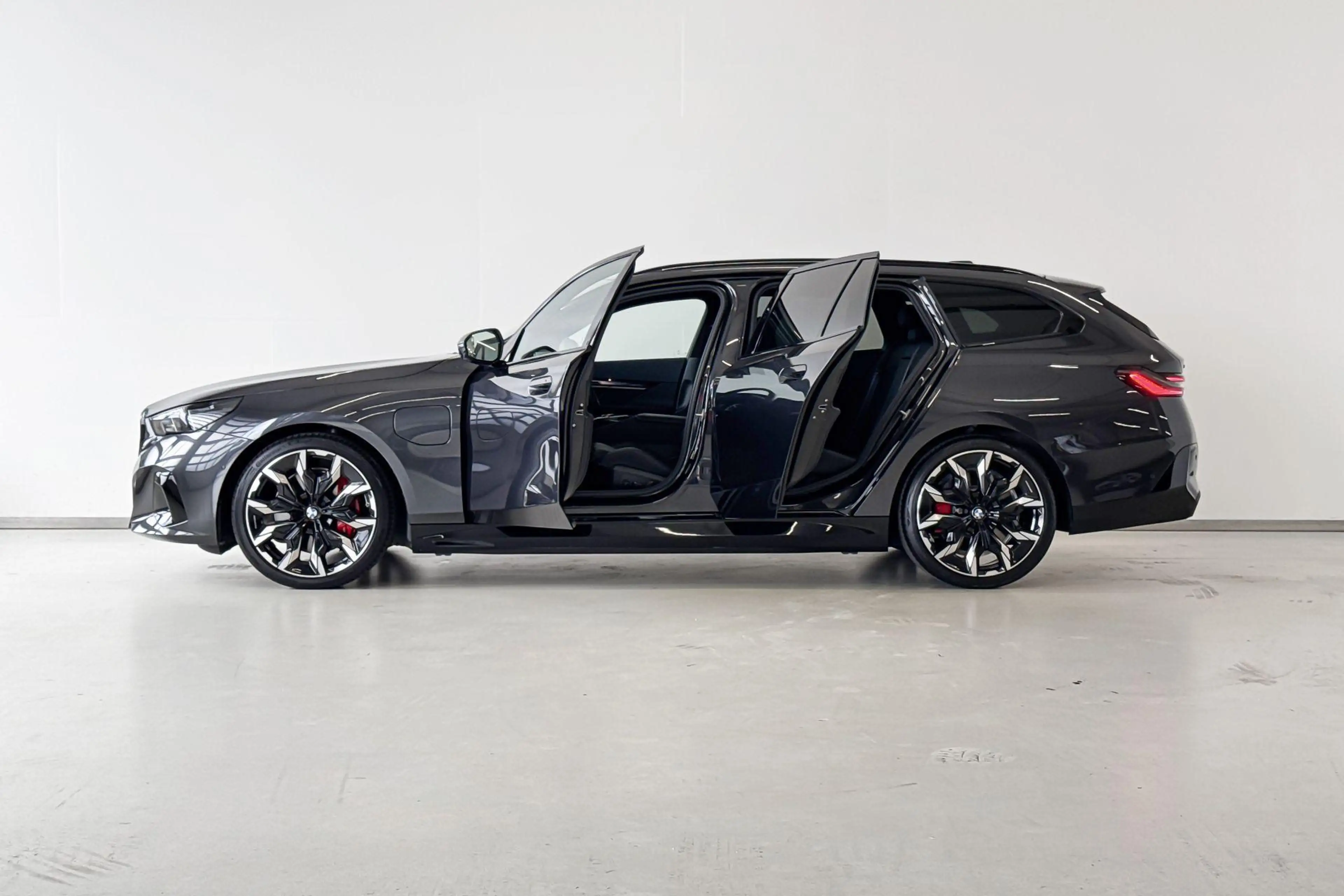 BMW 550 5 Serie Touring 550e xDrive Innovation Pack M Spor — photo 3