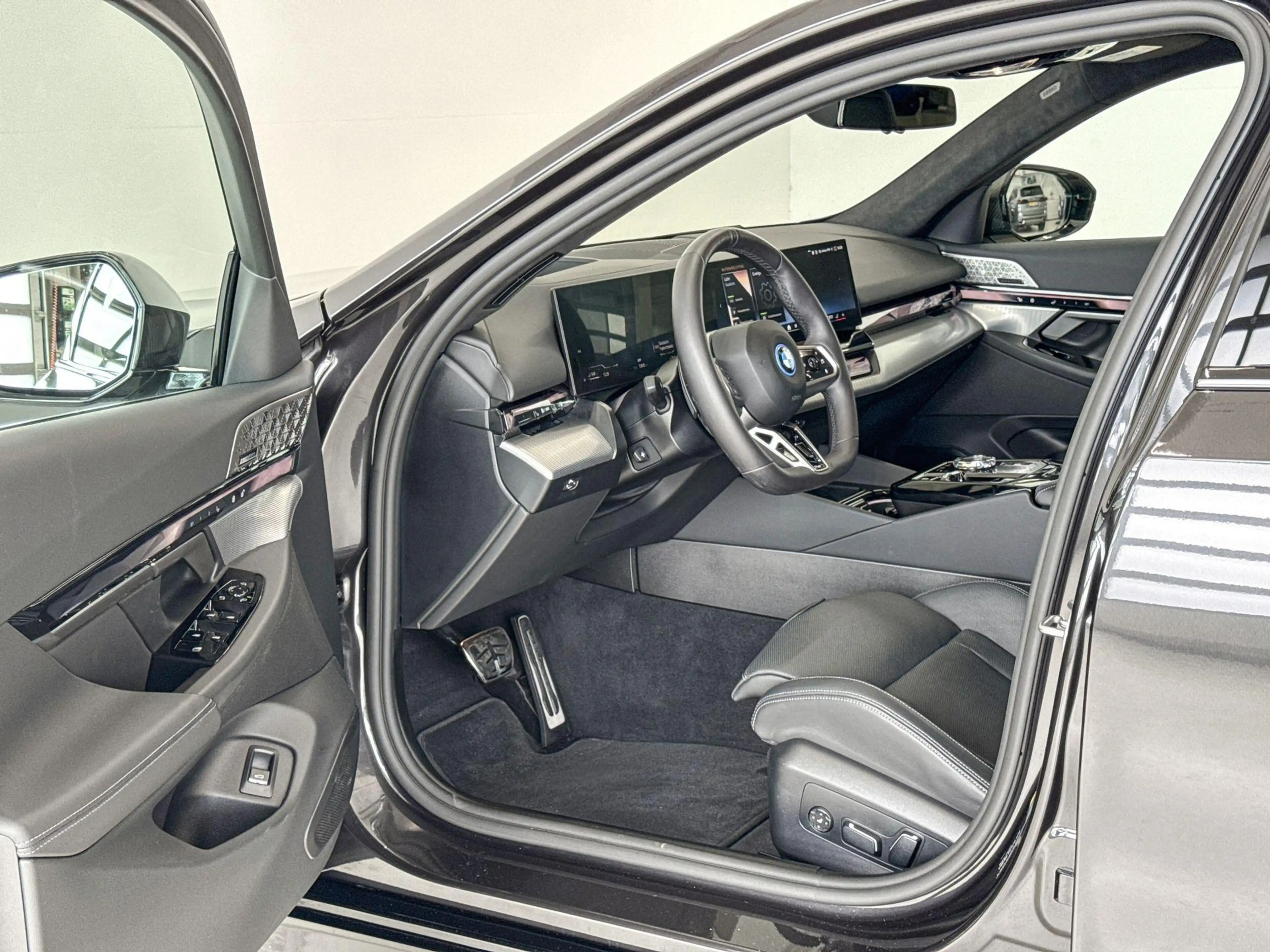 BMW 550 5 Serie Touring 550e xDrive Innovation Pack M Spor — photo 8