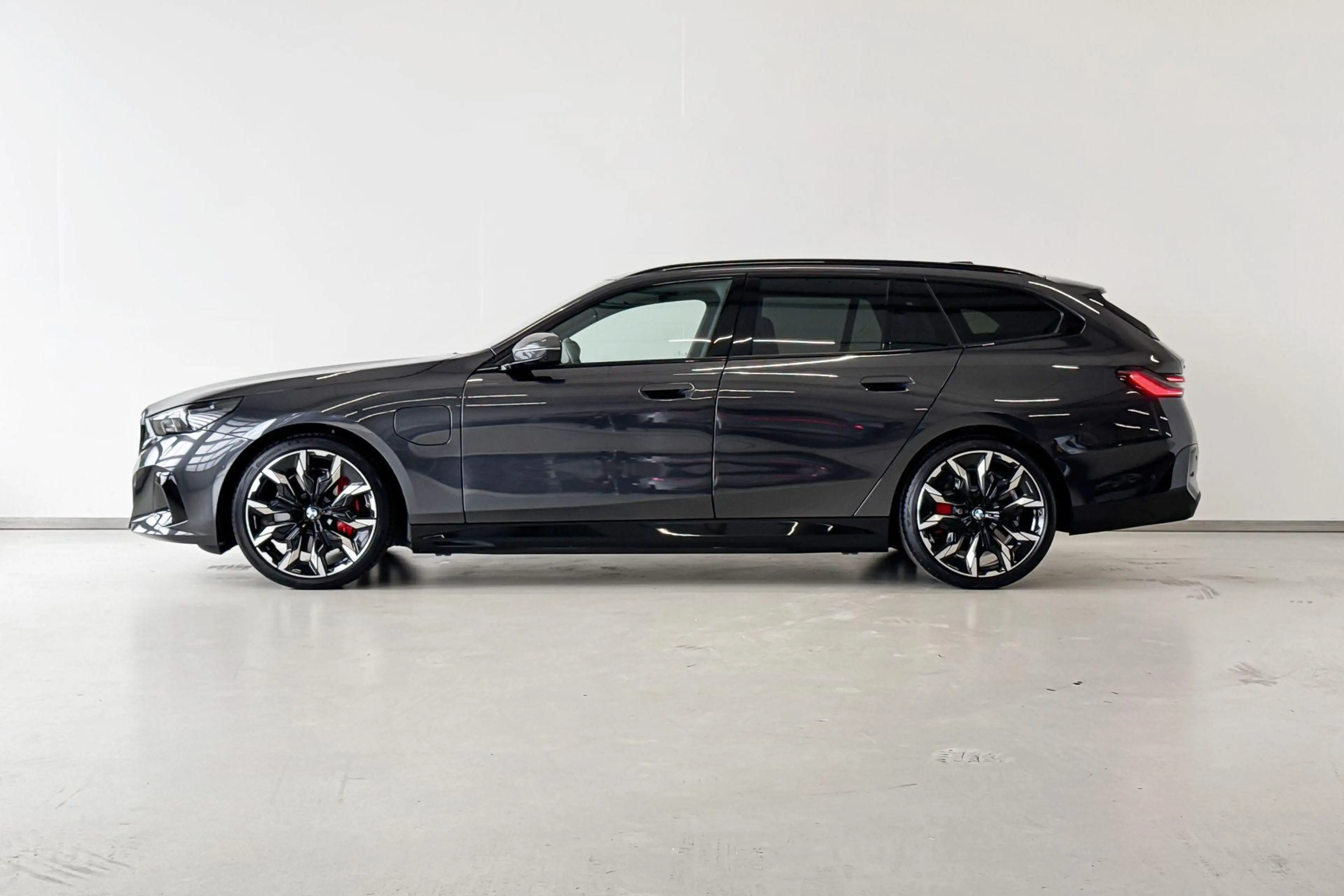 BMW 550 5 Serie Touring 550e xDrive Innovation Pack M Spor — photo 2