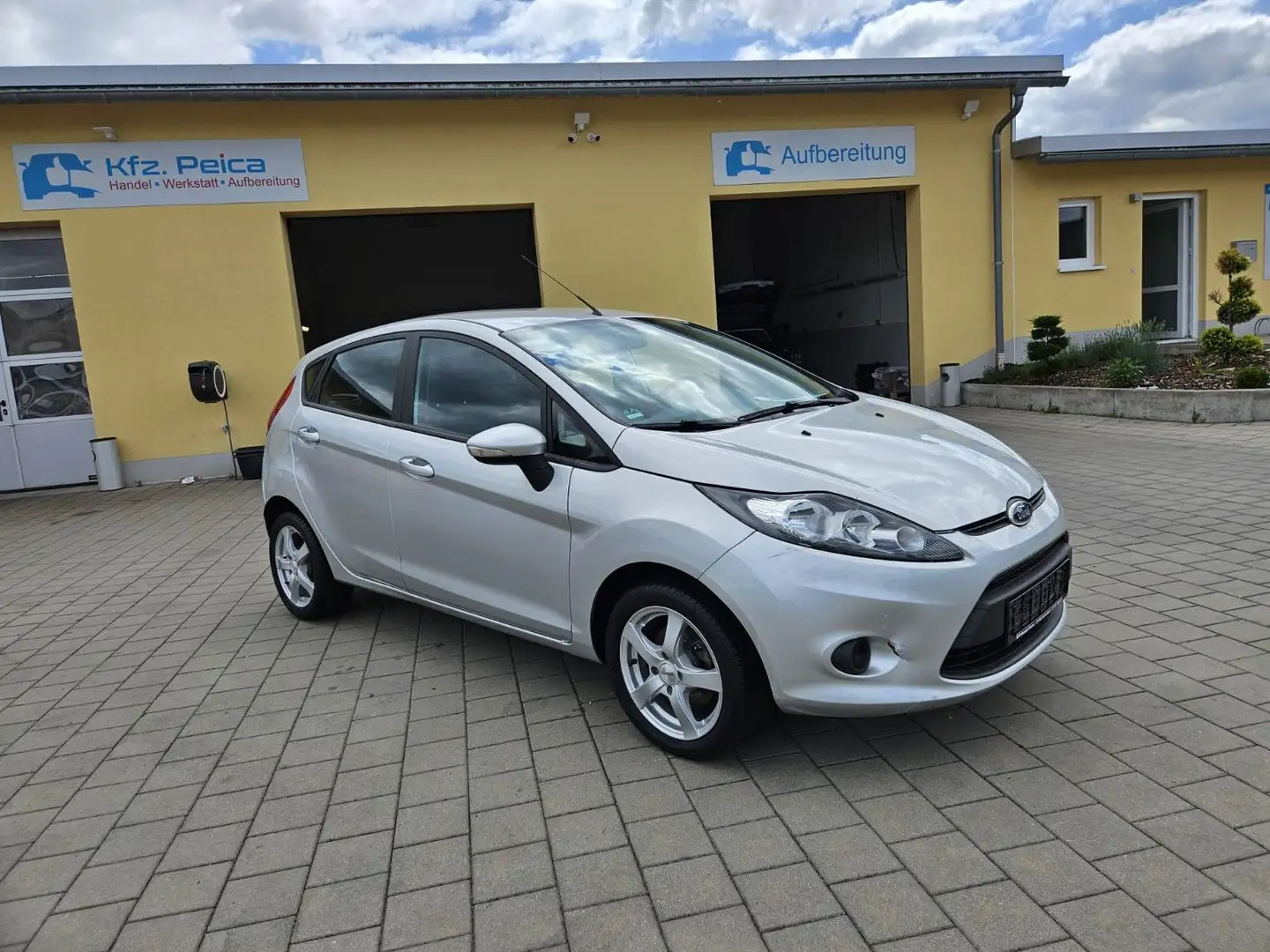 Ford Fiesta Trend*Klimaautomatik*Alufelgen*HU/AU11.26 Argent - 1